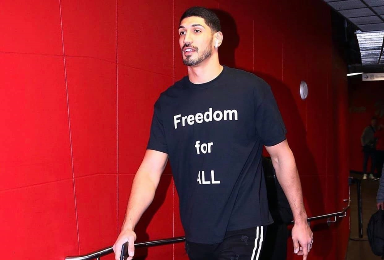 土耳其裔球星坎特被交易到火箭，火箭只用了短短10分鐘就將他釋出，讓他瞬間變成了自由球員。（翻攝自Enes Kanter臉書）