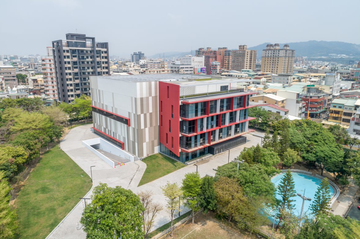 鑽石級綠建築兒童國運中心「潭子國民運動中心。