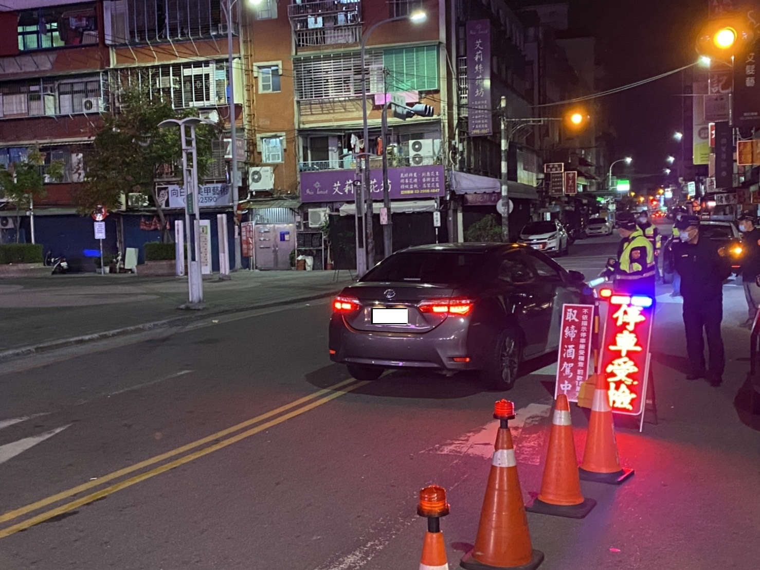 新北警方春節期間抓酒駕，事故數較去年減少四成。（新北市警局提供）