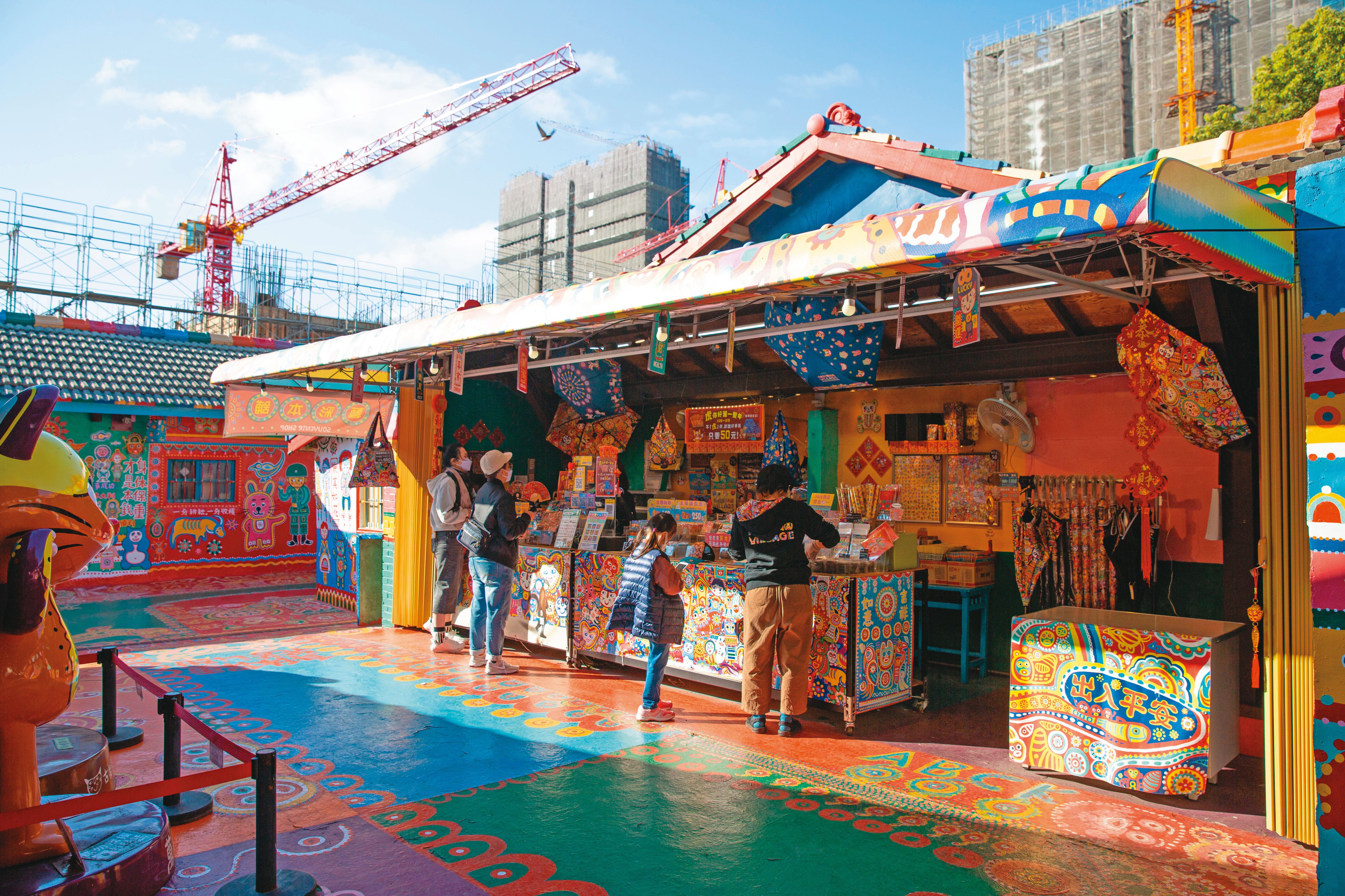 彩虹眷村販賣部過去生意很好,最高紀錄一天有30萬元營業額。