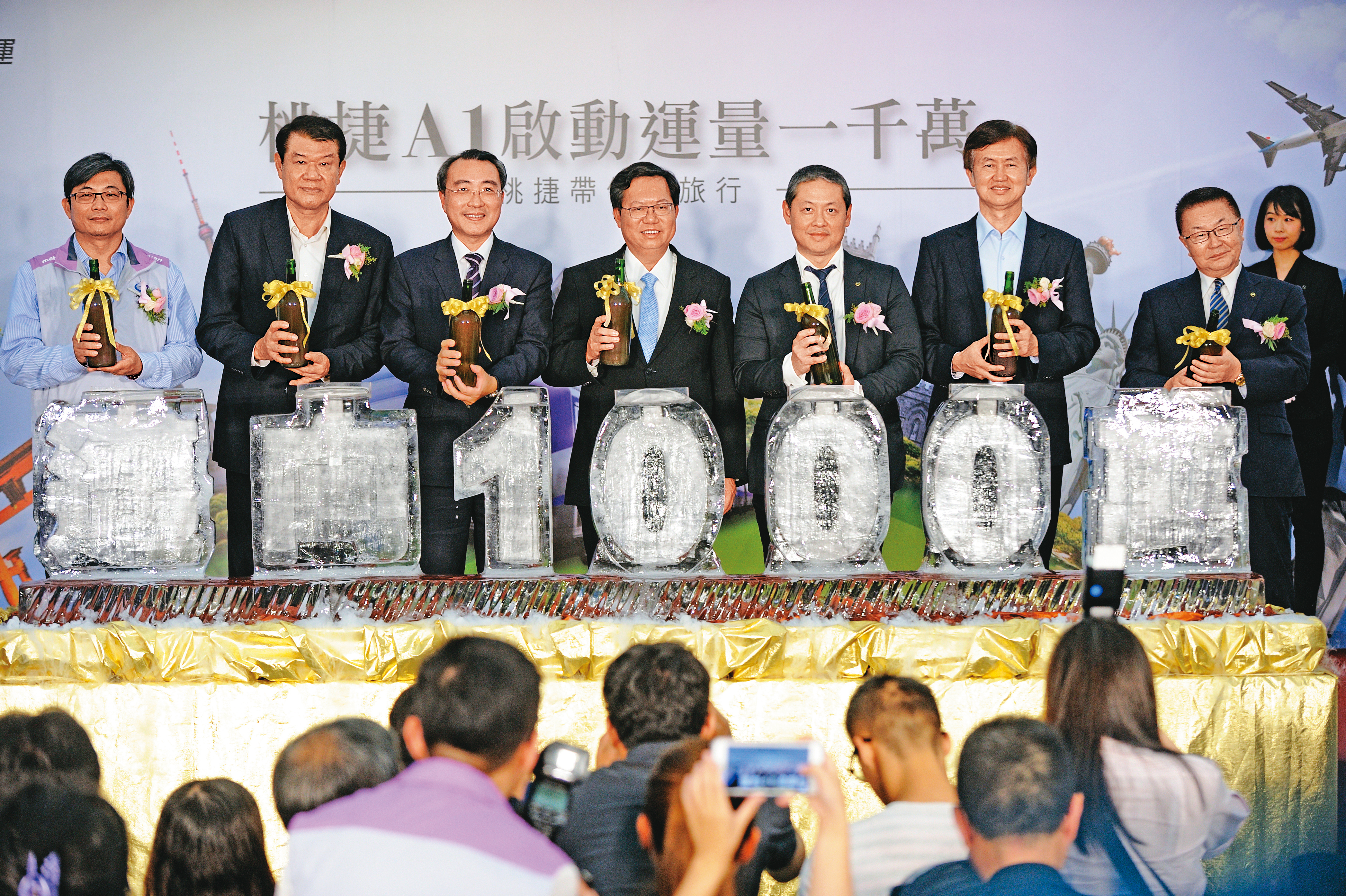 2017年微風拿下A1機場捷運站商場營運權，當時廖鎮漢還宣示，要結合科技與時尚打造出全新商場。