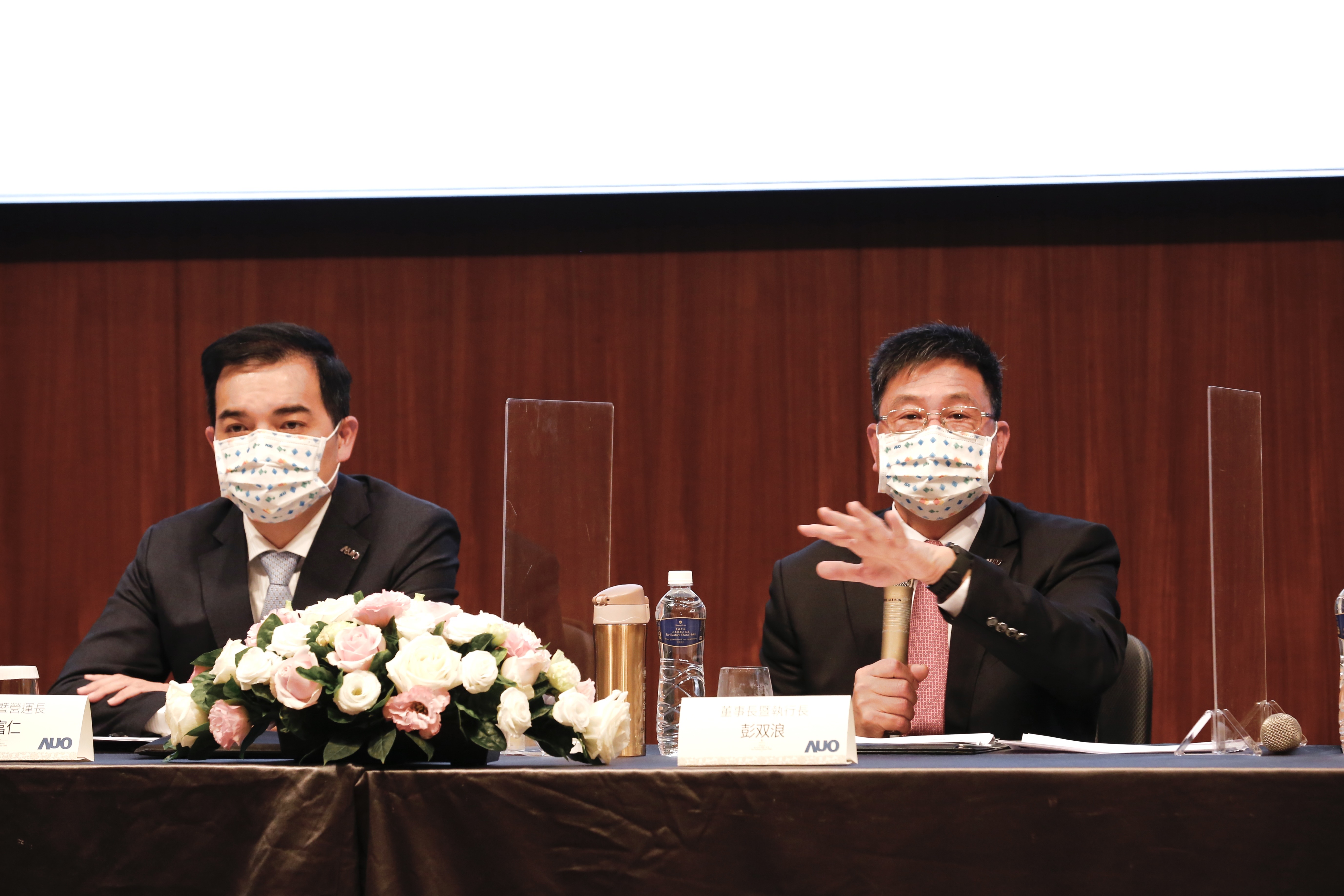 友達董事長彭双浪(右)瞄準中科后里廠,啟動睽違10年大擴廠。