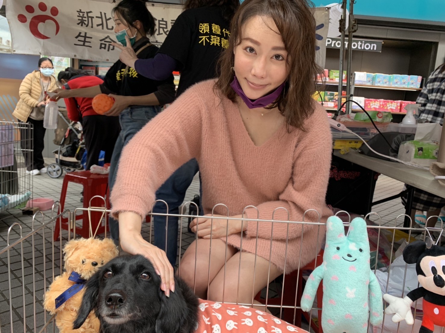 女星陳映璇今（13）日出席「浪愛市集」公益活動，並搶任活動天使代言。（陳孝志提供）