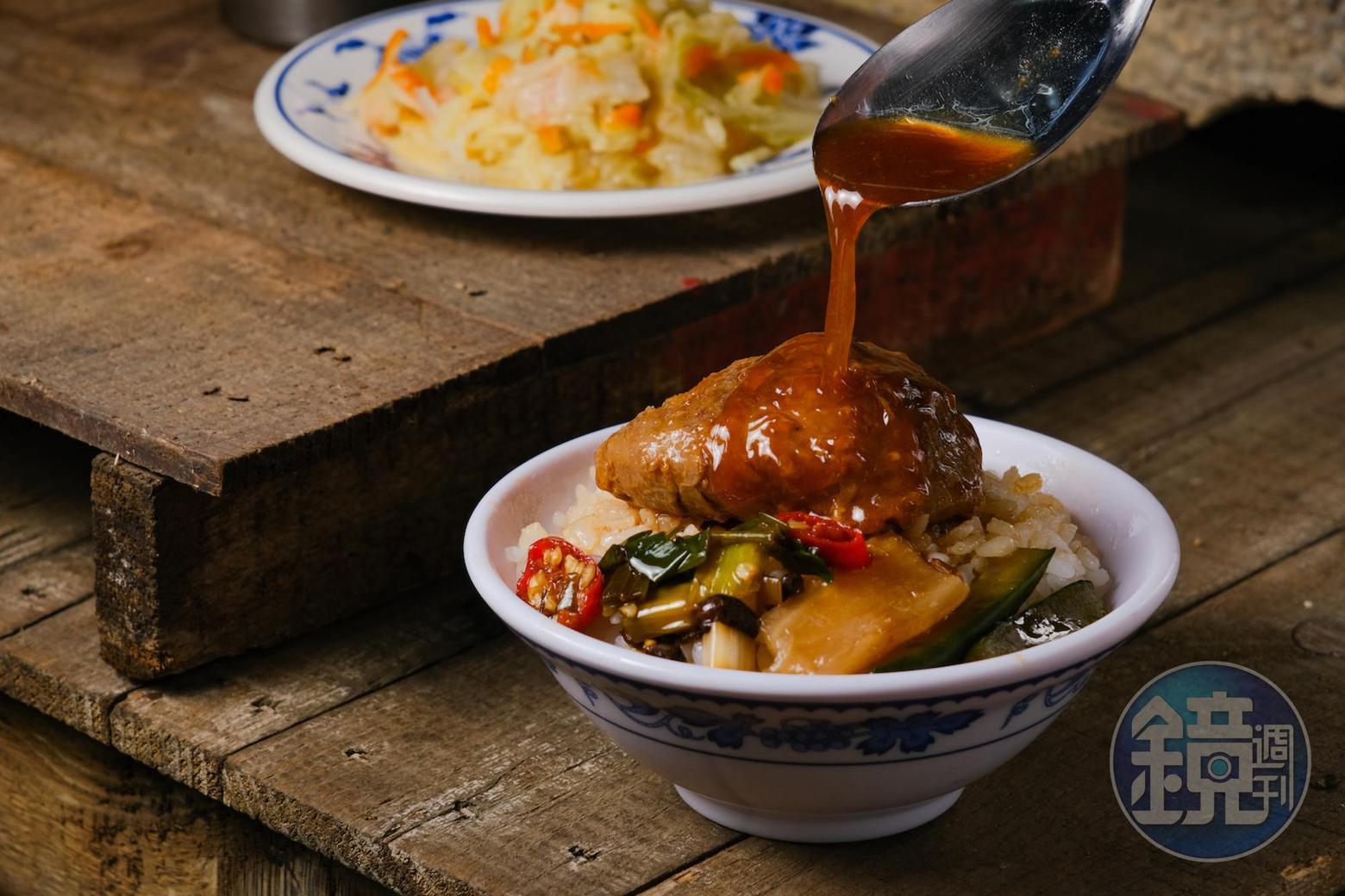 真的不敢吃肥肉的,不妨試試全瘦的「老鼠肉」,這是豬腿的瘦肉心,每條腿只有一小塊,因為形狀如老鼠而得名,肉香飽滿,越嚼越香。(50元/碗)