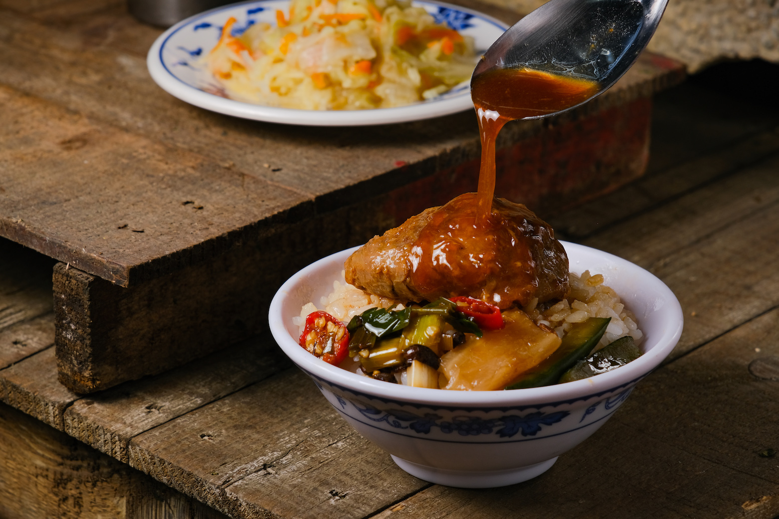 真的不敢吃肥肉的，不妨試試全瘦的「老鼠肉」，這是豬腿的瘦肉心，每條腿只有一小塊，因為形狀如老鼠而得名，肉香飽滿，越嚼越香。（50元／碗）