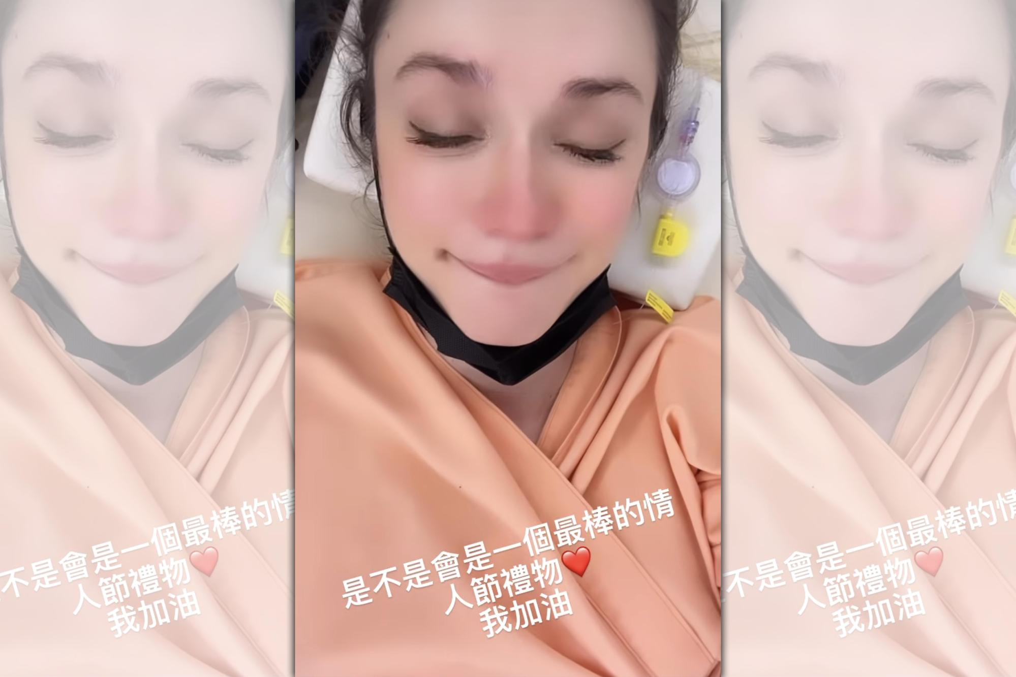 瑞莎在產房自拍。(翻攝自瑞莎臉書)