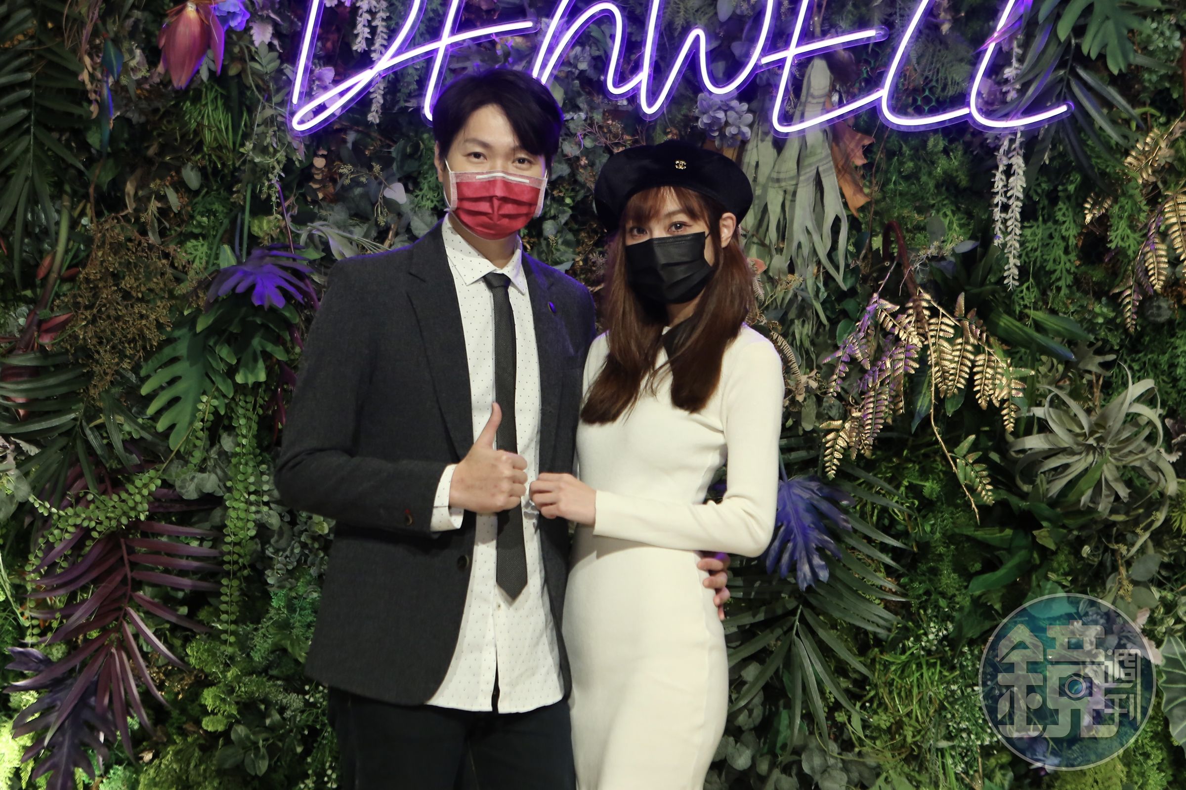 歌手黃少谷和妻子林采薇到場祝賀還獻唱定情歌曲。（民視提供）