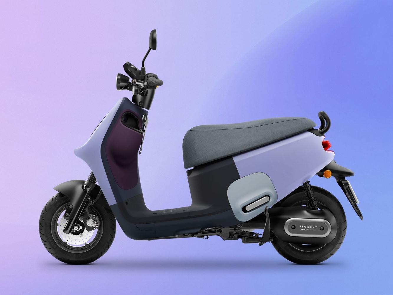 Gogoro 瞄準女性市場，打造出 Gogoro VIVA MIX 靈魂紫限定版，以神秘多變的漸層設計，滿足女性多變的個性化需求。