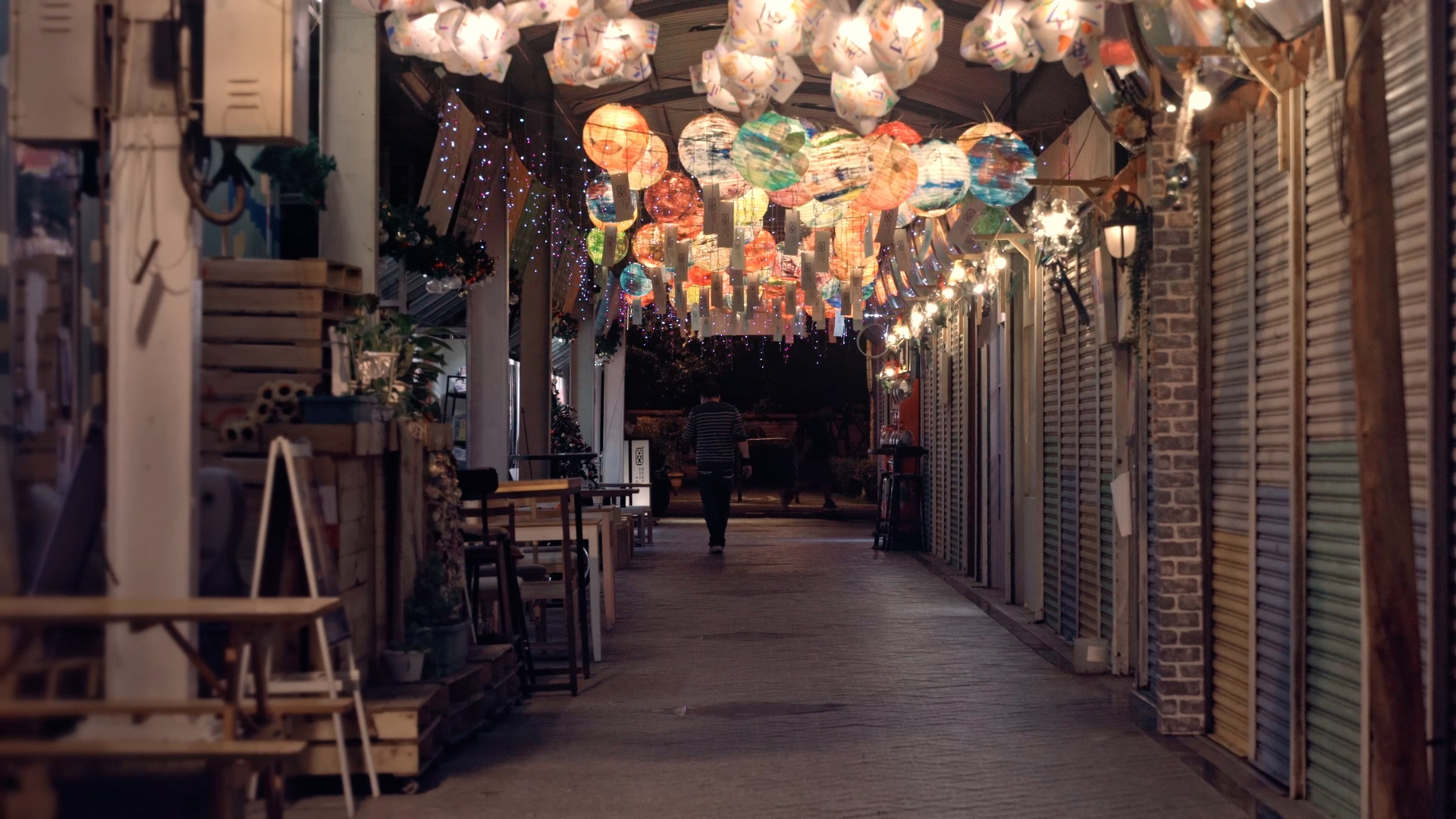  《愛別離苦》聚焦位於桃園龍潭的「菱潭街興創基地」，記錄當地女性的人生故事。 （後場音像提供）