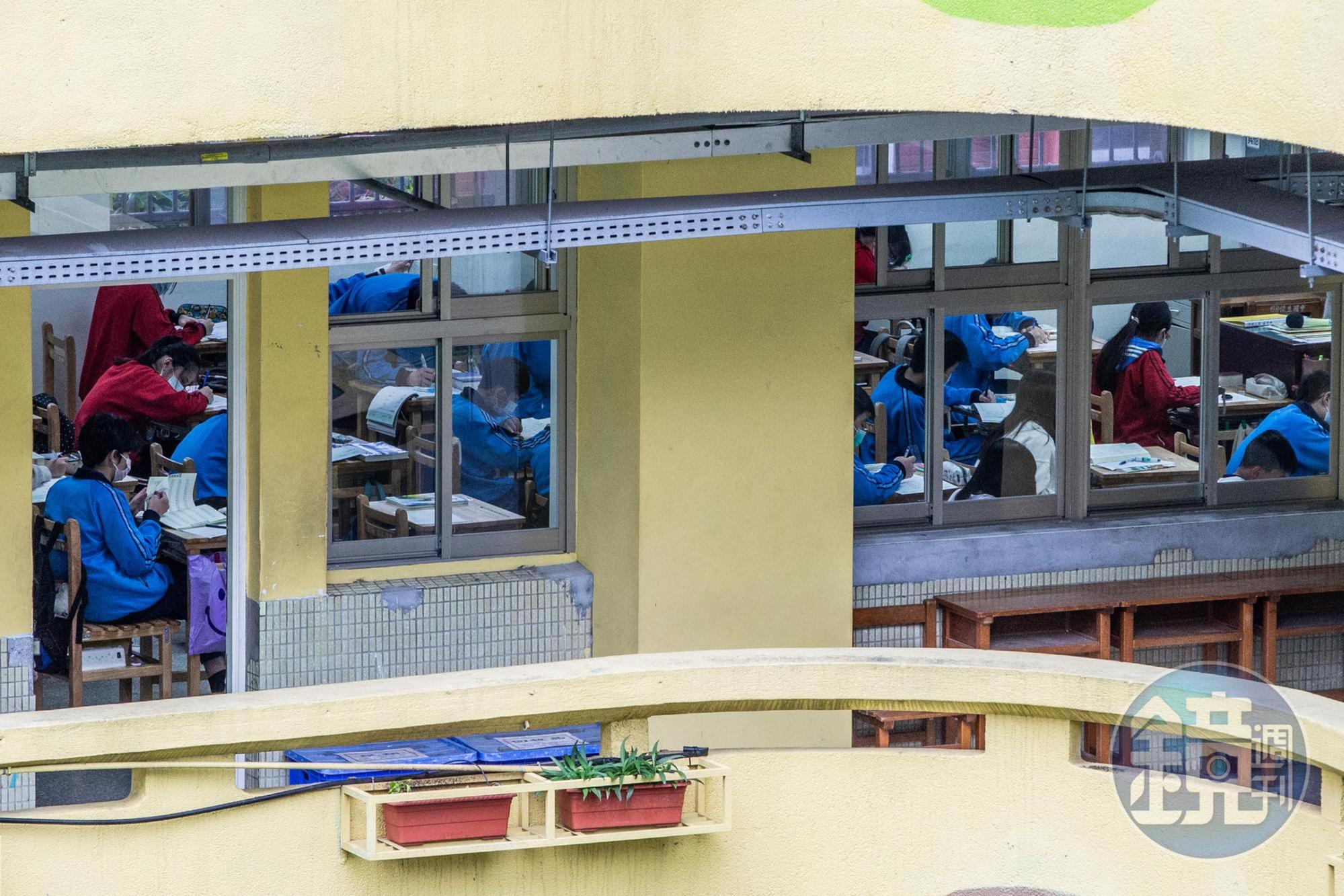 民眾提案國高中延後上課時間，教育部回應了。（示意圖，本刊資料照）