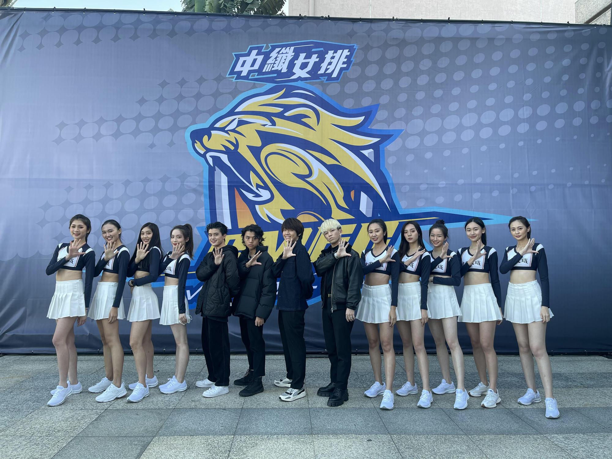 男團B.T.O.D日前為中纖女排獻上開場演出。（寬寬整合行銷提供）