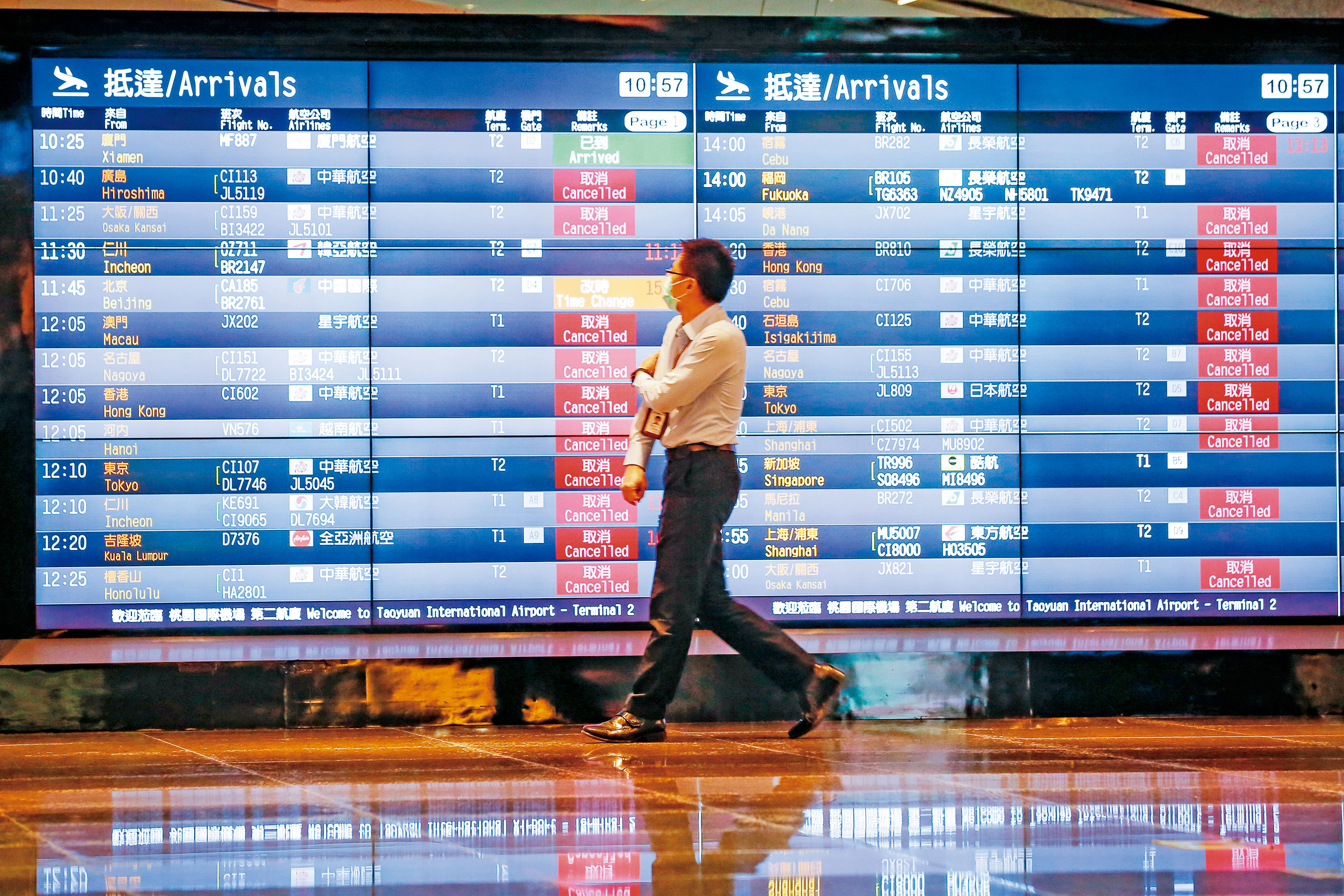 疫情指揮官陳時中說：「台灣貿易立國，會優先考慮開放商務旅客入境。」將於元宵節後「考慮邊境鬆綁的措施」，極為嚴格的商務簽證將會放鬆。