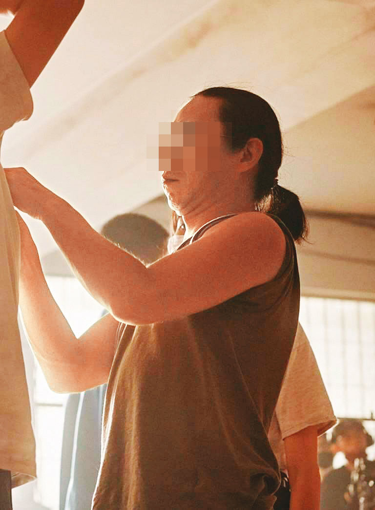 曾參與多部電視劇、電影拍攝的已婚收音師，遭多名女子指控是性騷慣犯。（讀者提供）