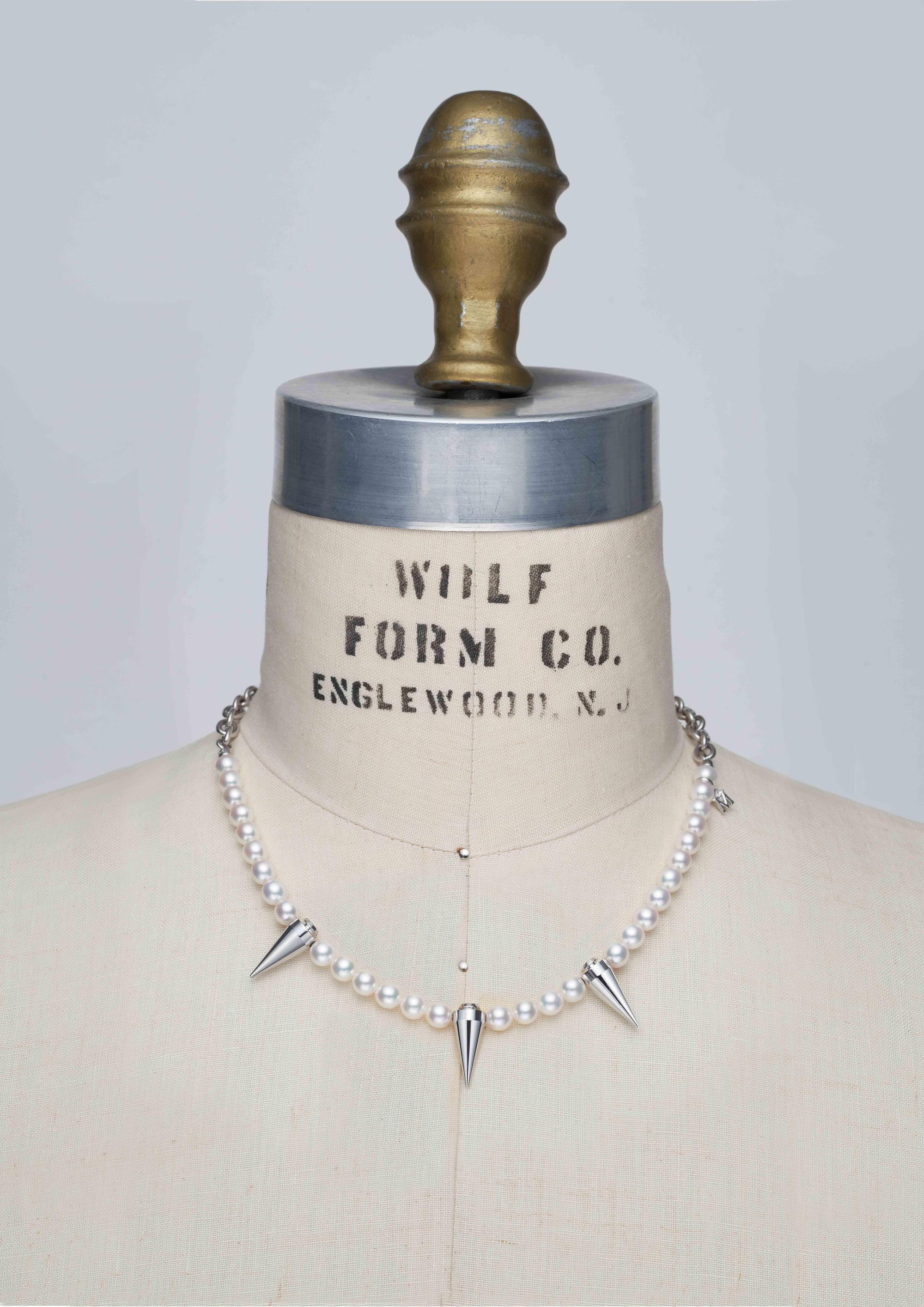 MIKIMOTO X COMME des GARÇONS聯名珍珠項鍊,價格店洽 MIKIMOTO。(MIKIMOTO提供)