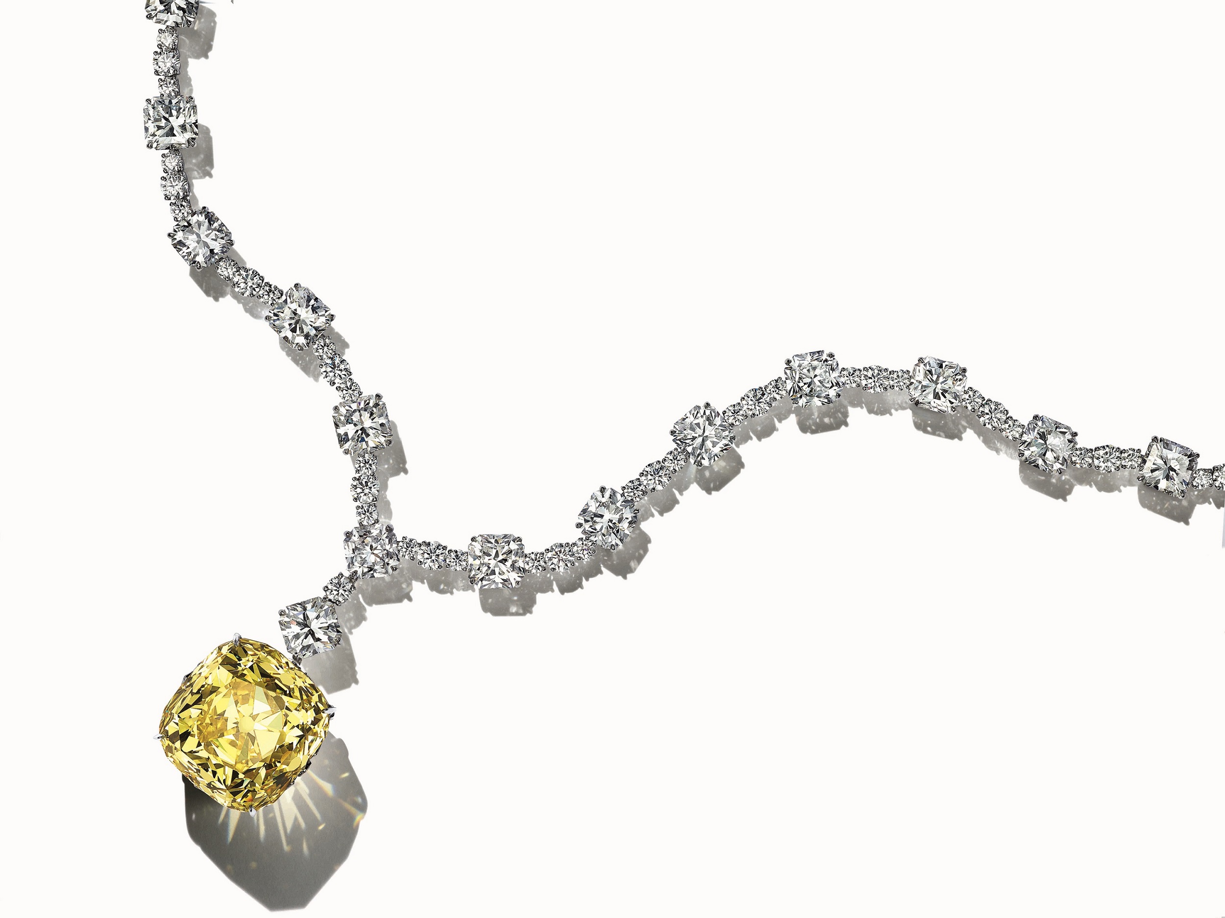 Tiffany Diamond傳奇黃鑽項鍊，黃鑽主石重逾128.54克拉。（TIFFANY & Co.提供）