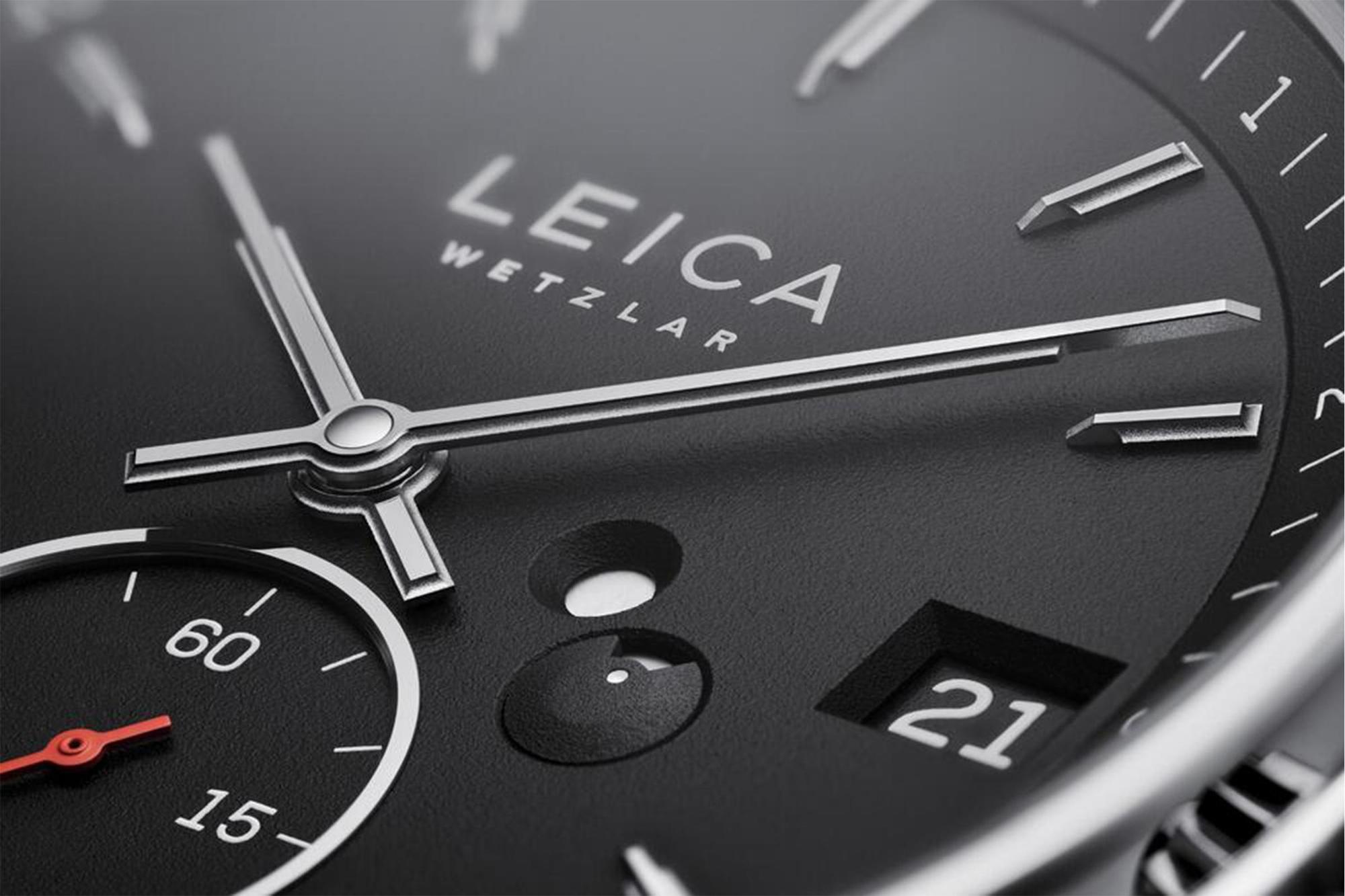 LEICA L2和L1一樣，在中央指針軸心旁都有個用來顯示小秒針是否處於歸零狀態圓點視窗，當小秒針歸零時視窗的白色會轉為紅色。