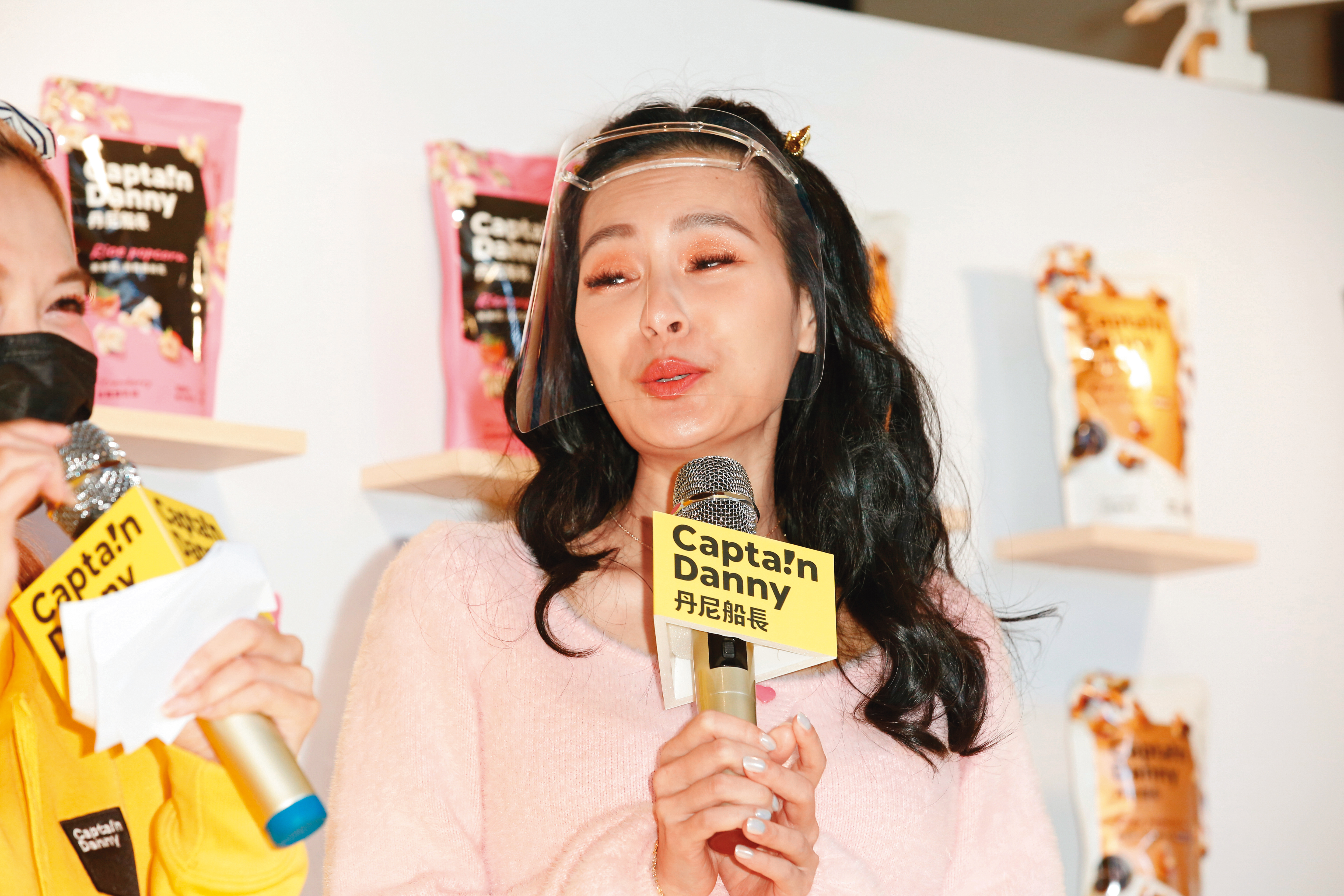 王思佳與前閨密賴薇如隔空互嗆綠茶婊，成為打婊代言人。