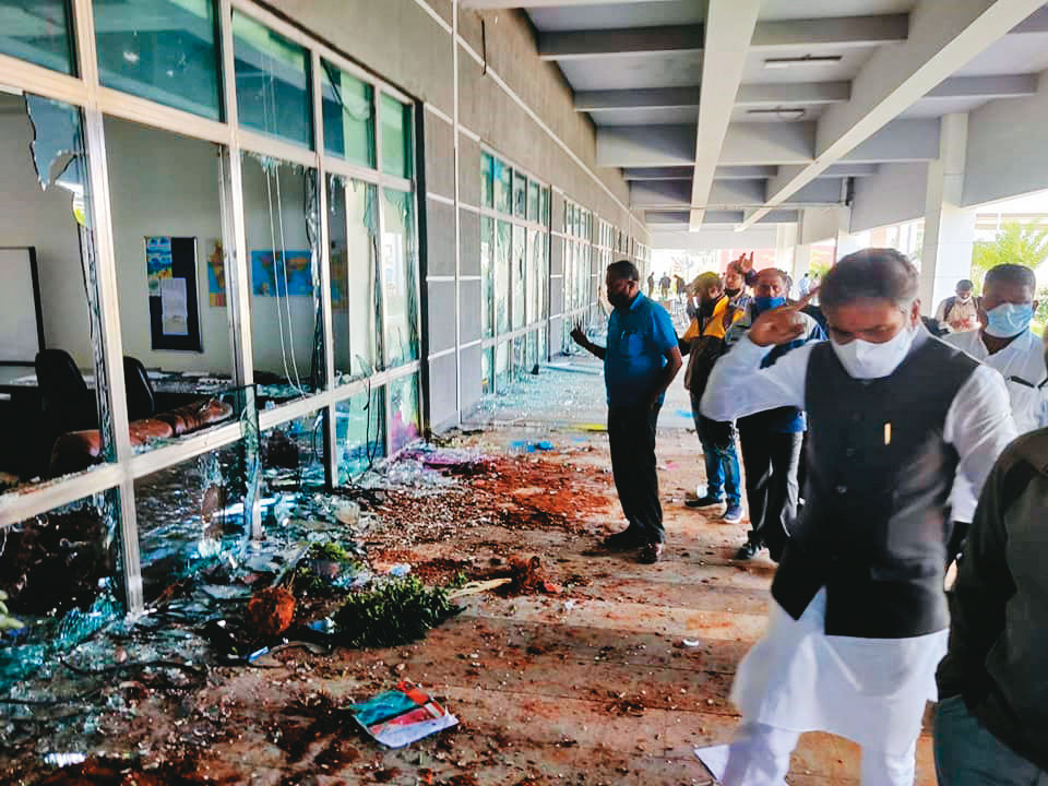 東南亞與中國的國情不同，台商遇上不少語言與文化問題，去年緯創印度廠就因為勞務公司管理不當引發勞工暴動。（MuniswamyOfficial）