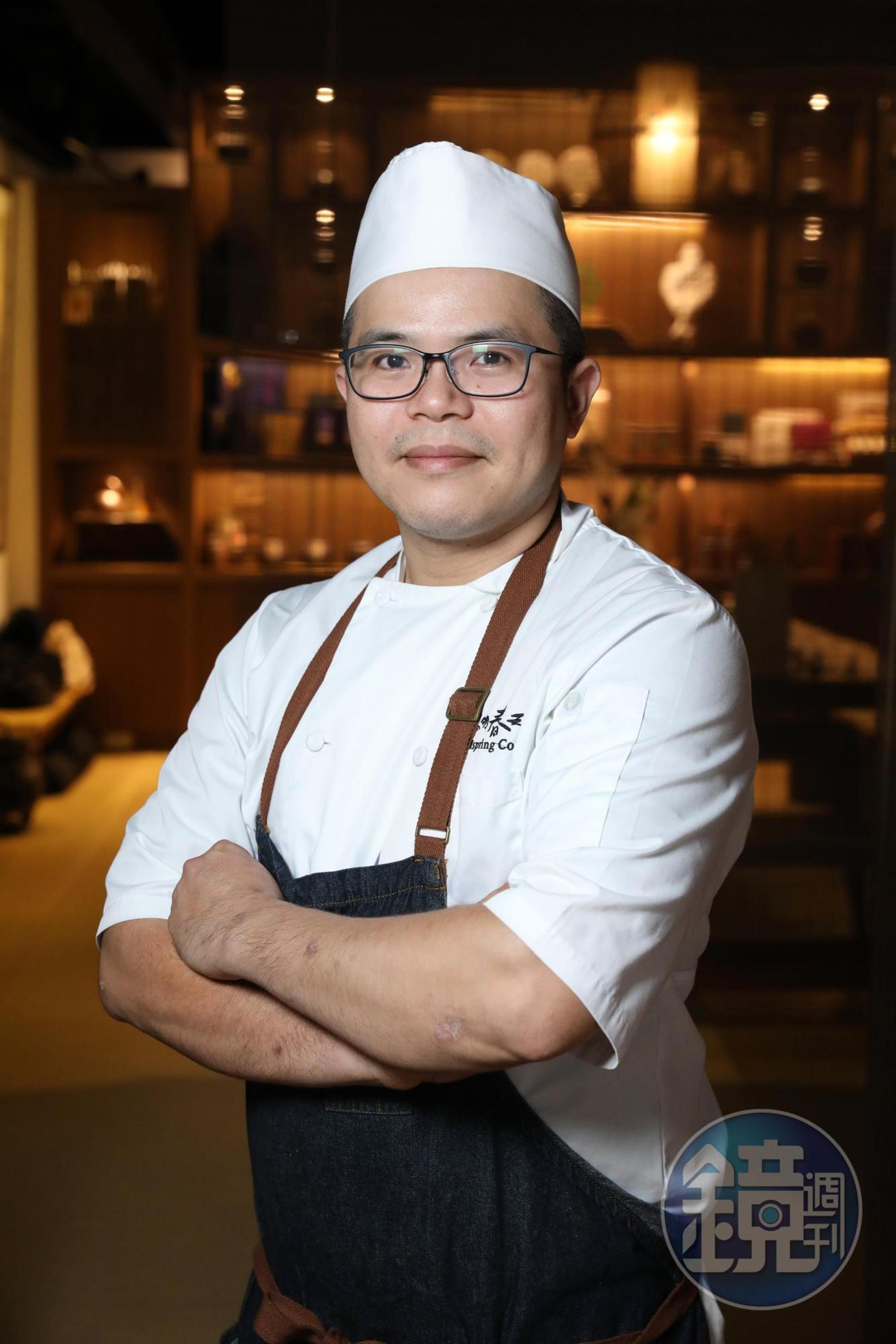 薛永鴻接任陽明店總主廚10年，對鑽研無蛋無奶的純淨蔬食充滿熱情。