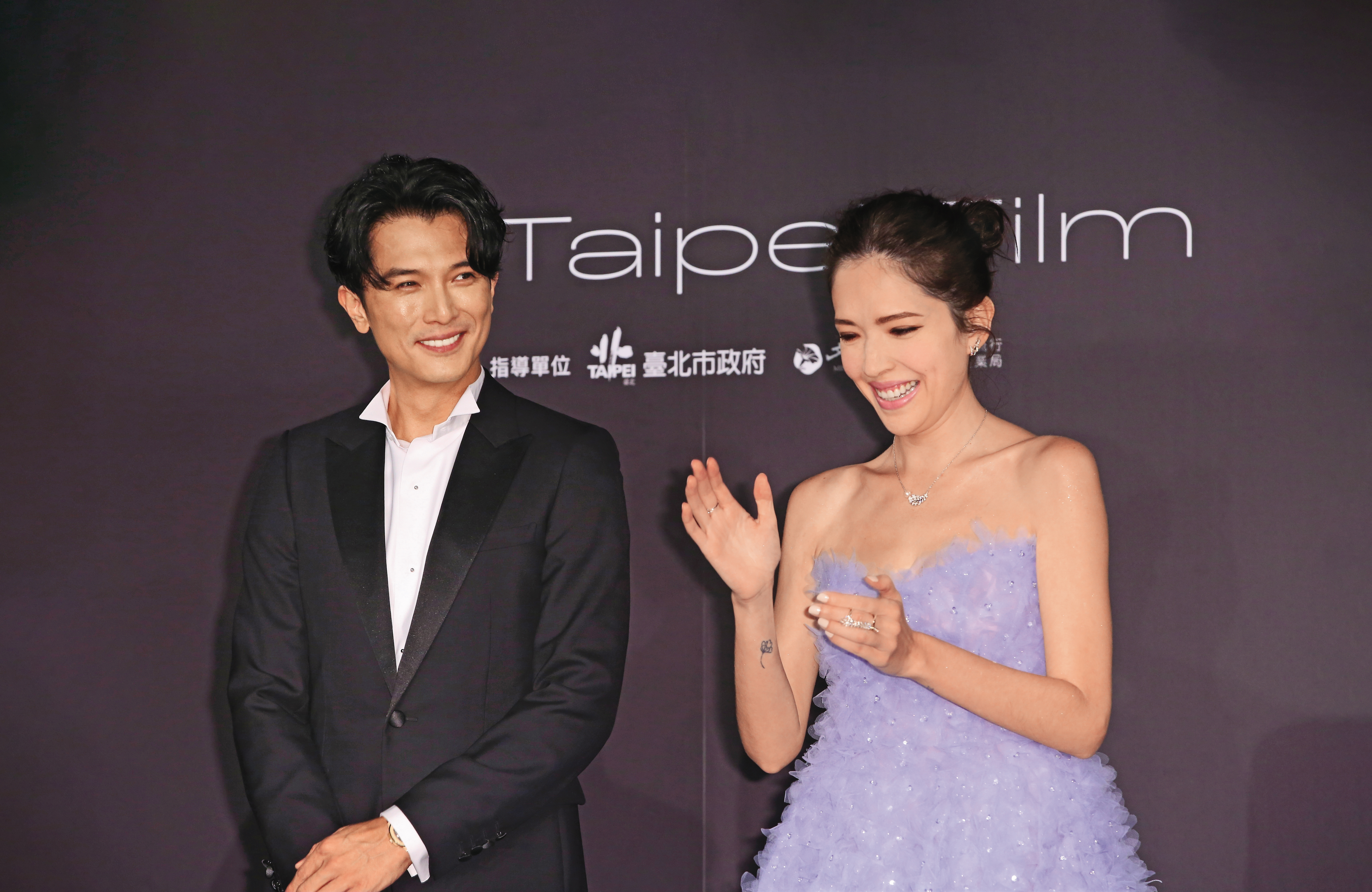 邱澤接受本刊專訪，透露覺得許瑋甯很善良，對長輩孝順。跟她在一起覺得很安心。許瑋甯也覺得彼此都很珍惜相處的時間，所以就決定（結婚）了。