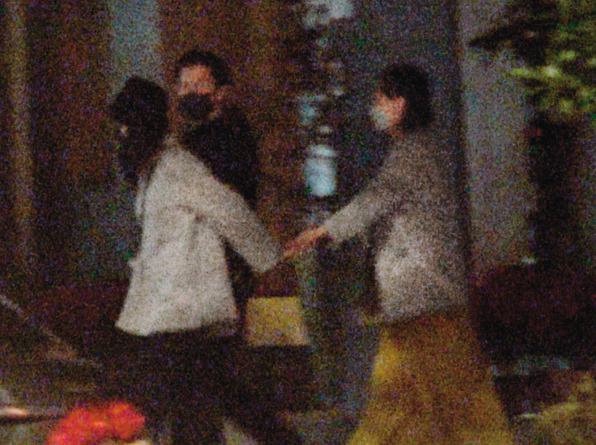 本刊曾拍到許瑋甯（右）與邱澤（中）成為人妻、人夫之後的首度同框畫面，顯得相當登對，又討眾親友喜歡。左為藍心湄。