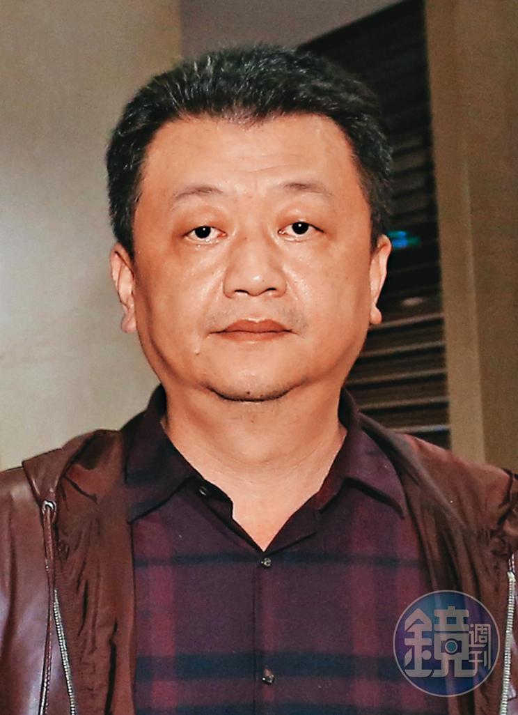 股市名嘴鄭光育官司纏身,去年底疑潛逃中國,檢調正循管道確認中。