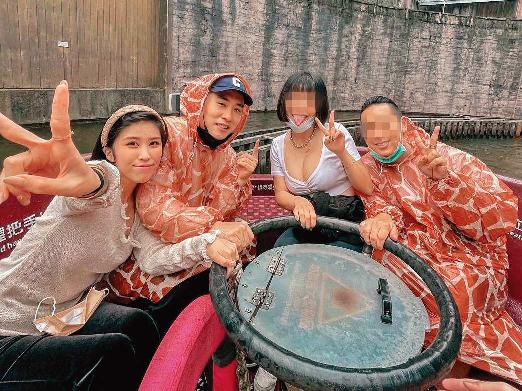 余祥銓(左2)和女友柔柔(左1)興趣相投,兩人喜歡一起旅行。(翻攝自余祥銓IG)