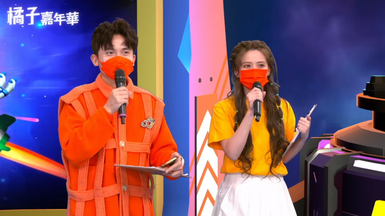 橘子嘉年華是台灣目前最大線上展會，圖為今年「橘子嘉年華春節版」由黃豪平（左）、解婕翎（右）等藝人擔綱主持人。（翻攝YouTube頻道「MapleStory_TW」）