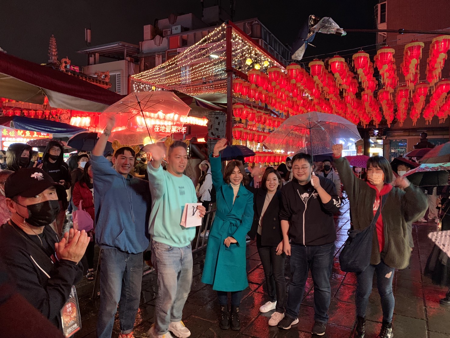 陳美鳳八點檔收工後趕場去台北燈節工作。（民視提供）