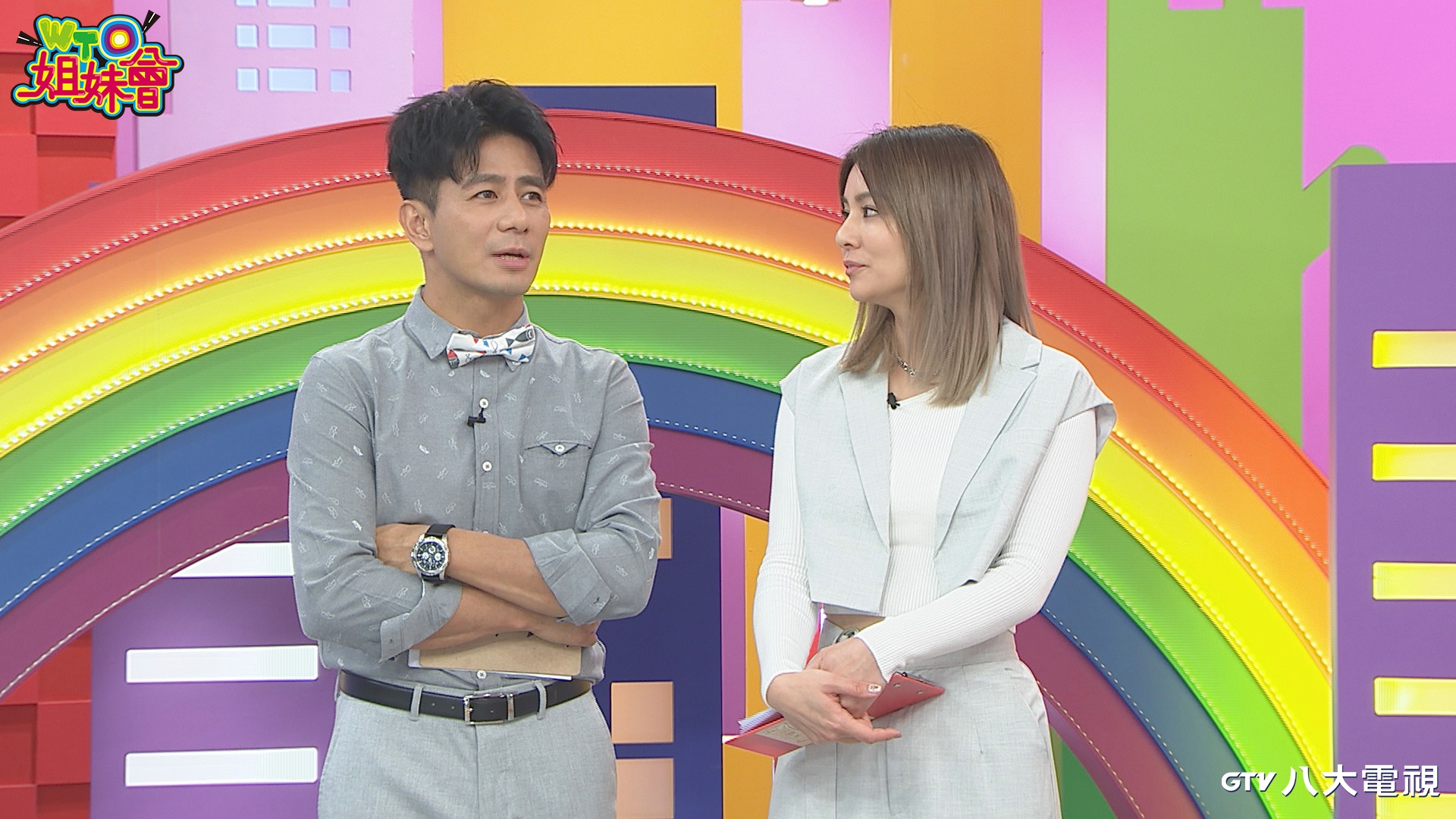 莎莎（右）、郭彥均（左）不約而同認為當老師很辛苦。（八大提供）