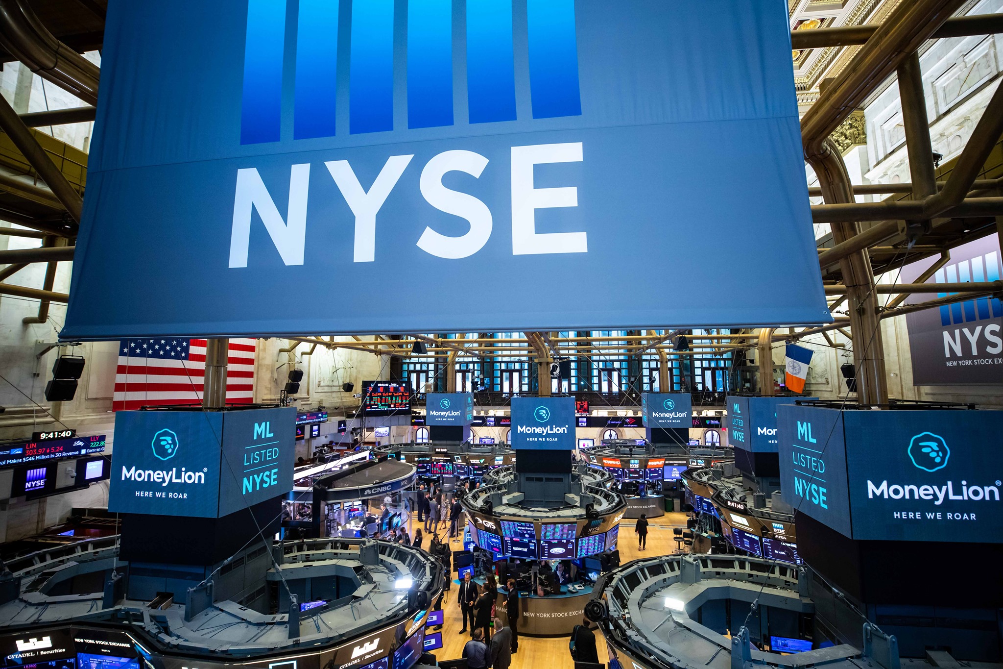 俄羅斯宣布撤回部分邊境演習軍隊後，美股全面收高，道瓊工業大漲422.67點。（翻攝自紐約證交所臉書）