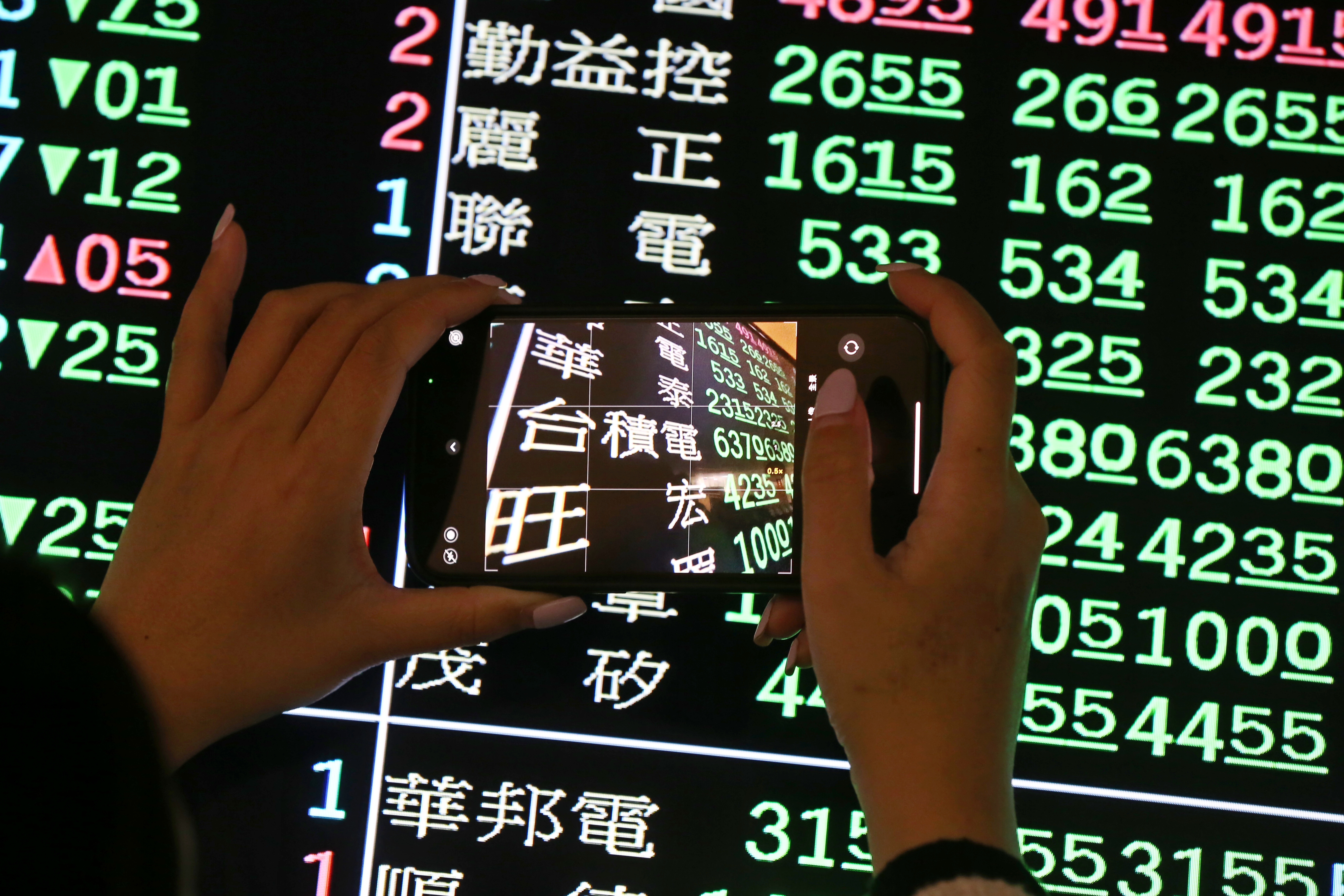 台積電股價上個月才創歷史新高，今天起竟買庫藏股。（本刊資料照片）