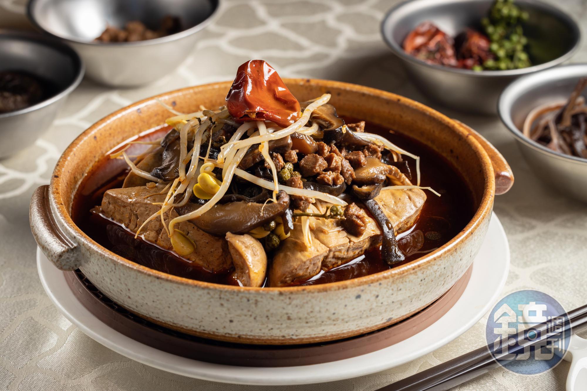 「麻辣臭豆腐」的臭香不過嗆,湯頭濃厚,很值得一試。(280元/份)