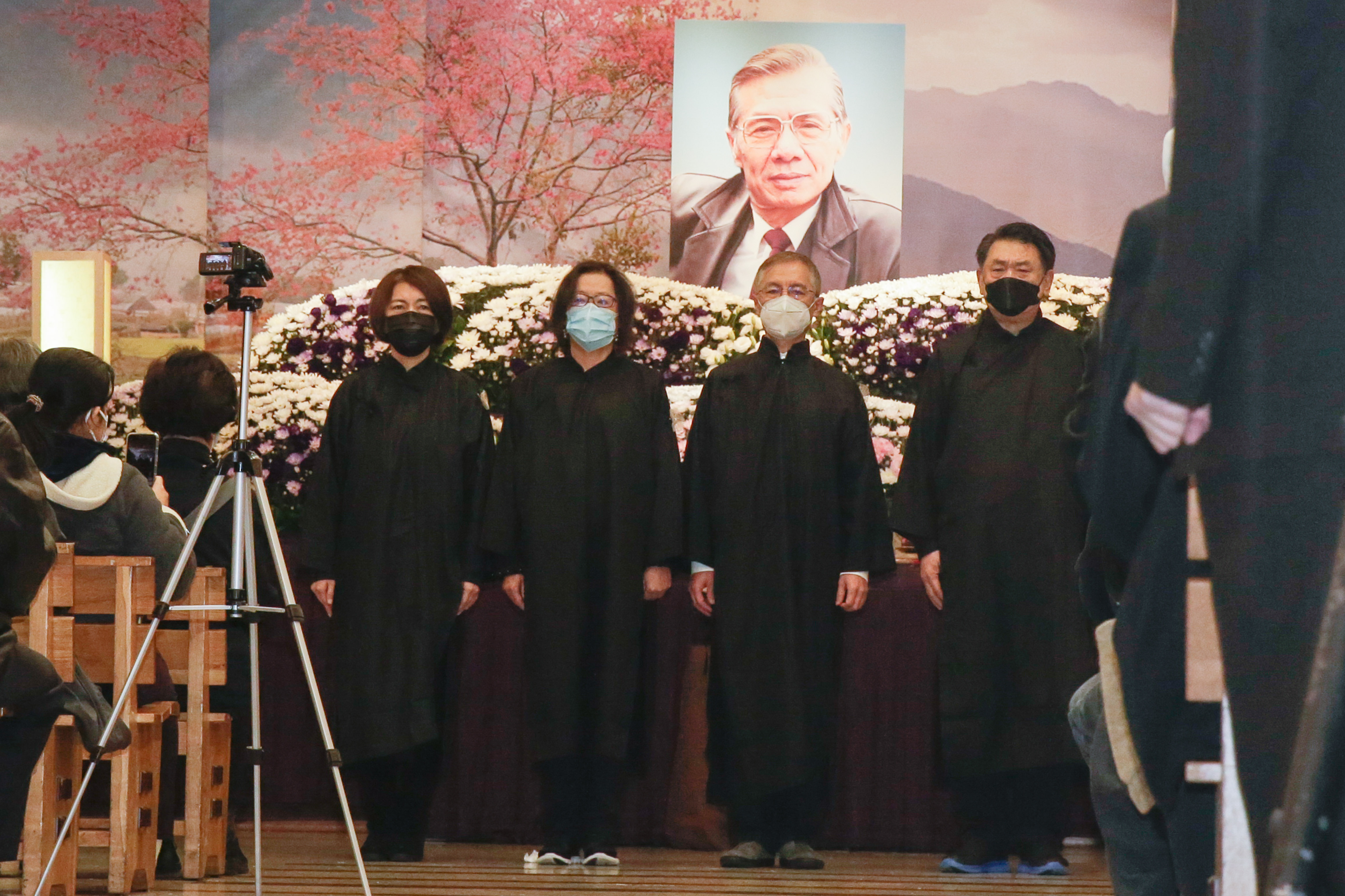 常楓告別式16日上午舉行，常家兒女與常楓義子康凱參與家祭。