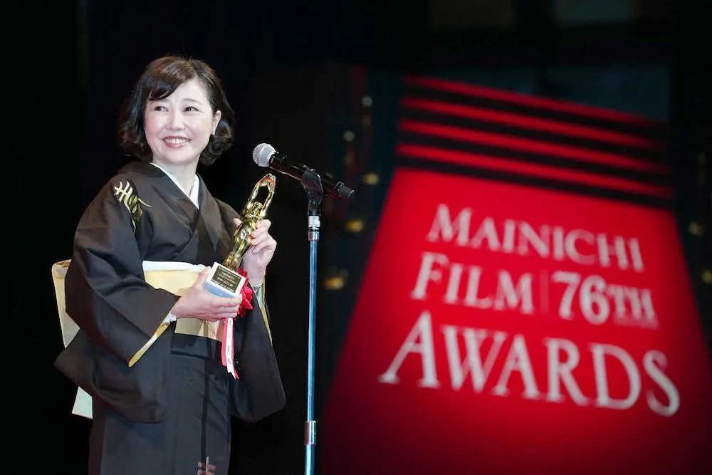 西川美和以《太陽出來之後》獲優秀電影獎,她將喜悅與劇組所有工作人員一起分享。(翻攝自日本體育報)
