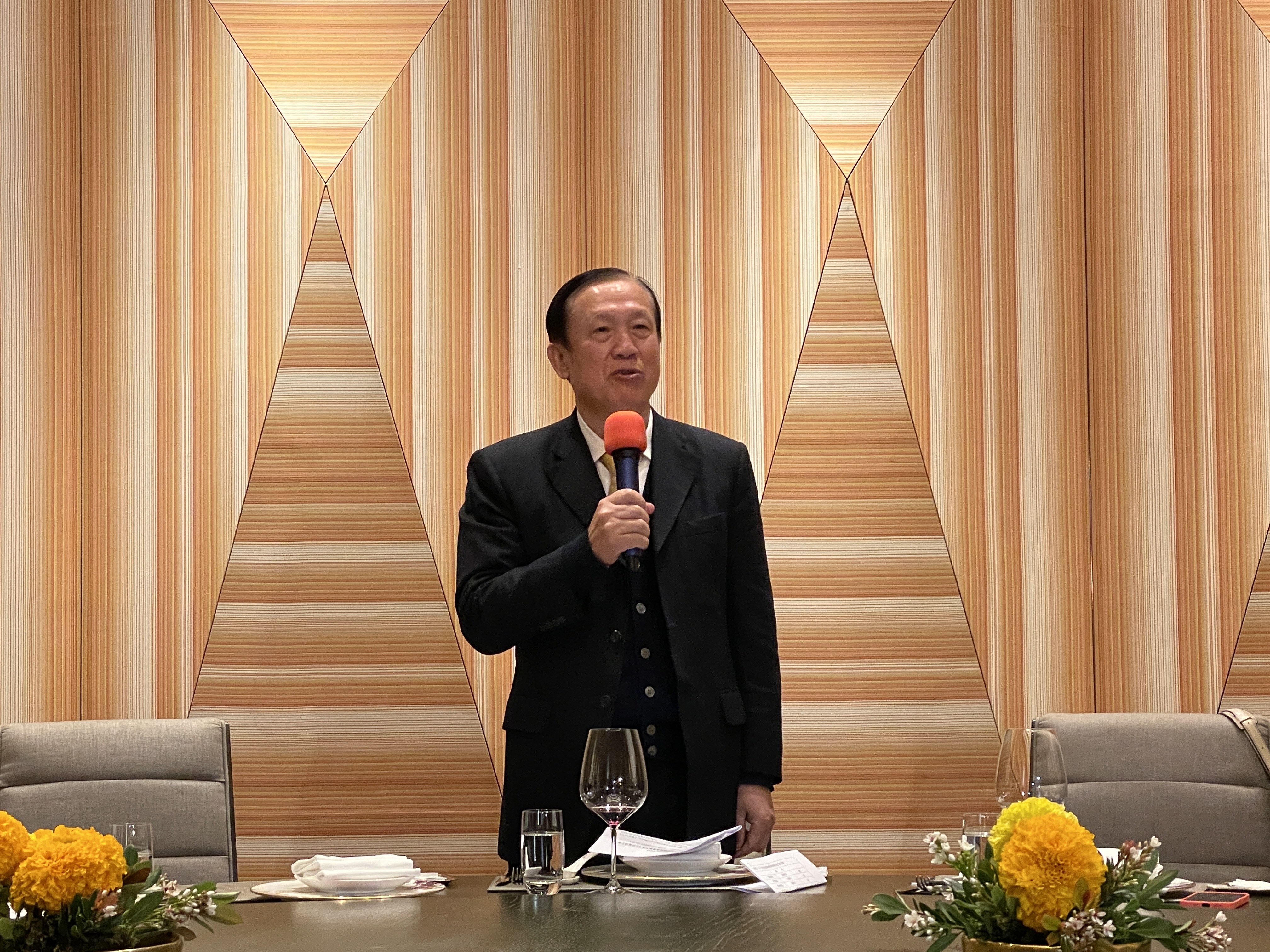 鄉林集團今舉行年度記者會，鄉林集團董事長、全國商總主席賴正鎰為集團訂下五大戰略，總推案量目標破300億元，獲利雙位數成長。