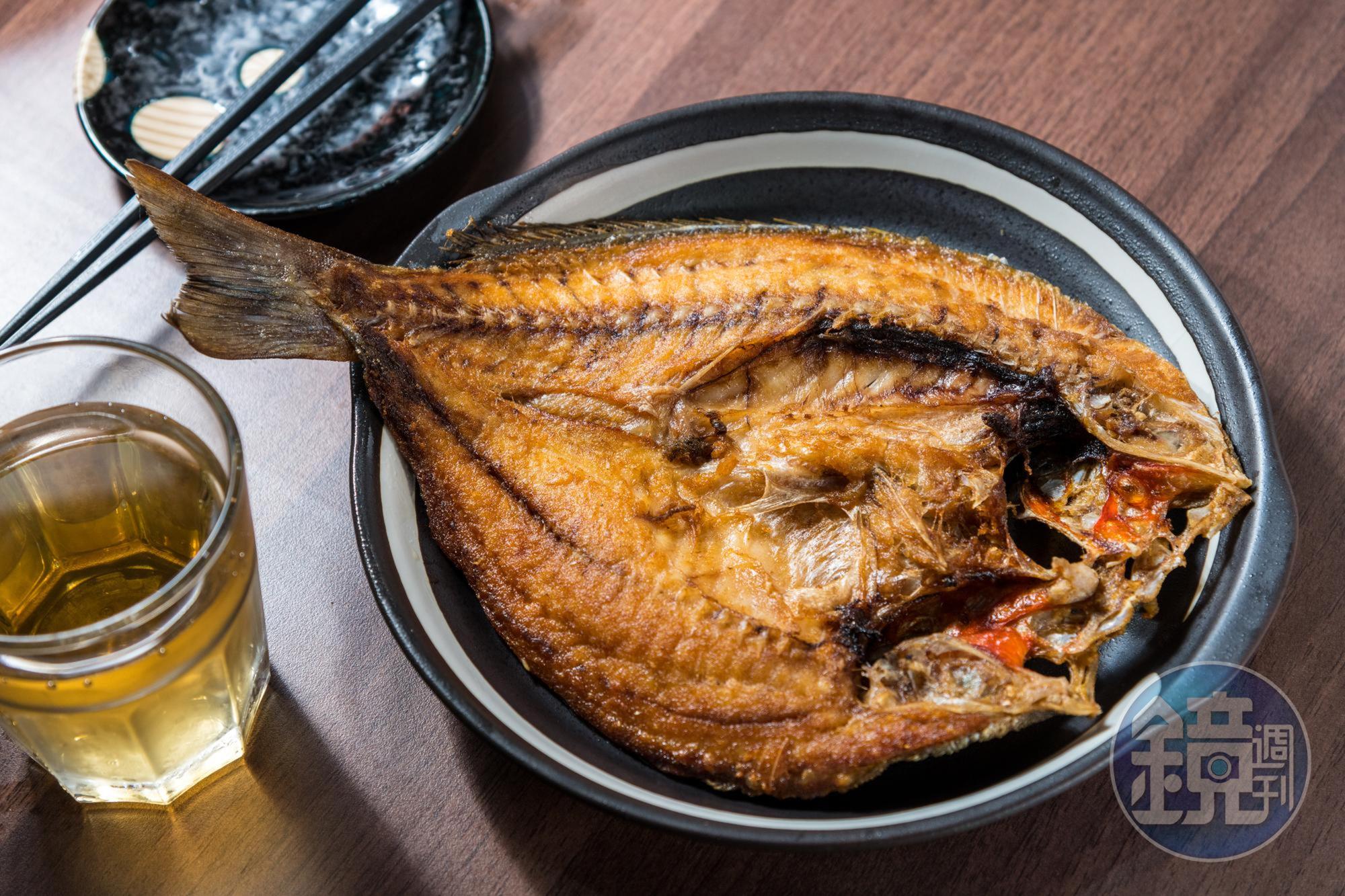 「泰利食堂」提供無菜單料理，僅接待預約客人，老闆當天釣到什麼客人就吃什麼。