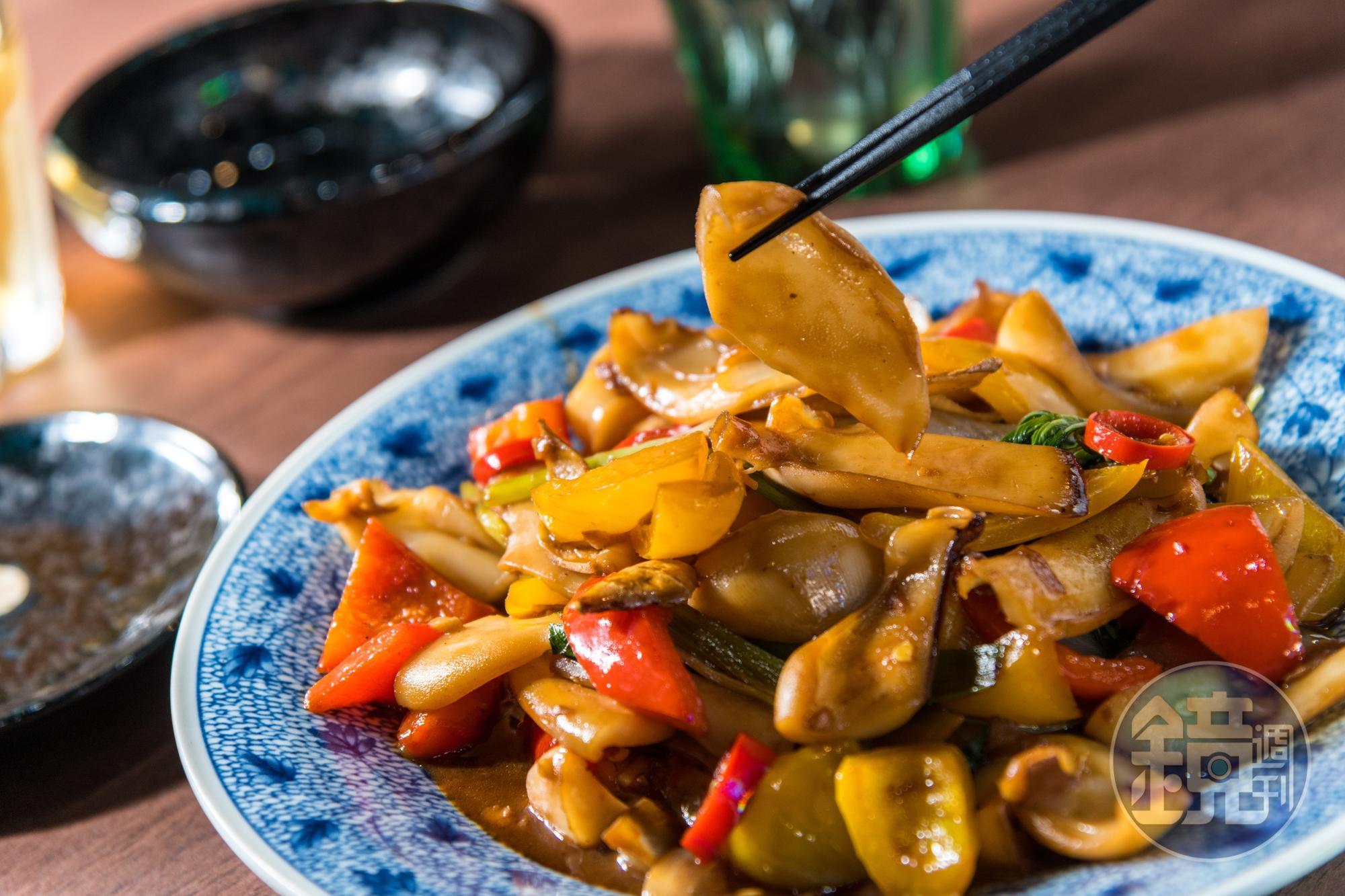 「醬燒軟絲」老闆親自手釣的軟絲，彈嫩鮮甜超下飯。