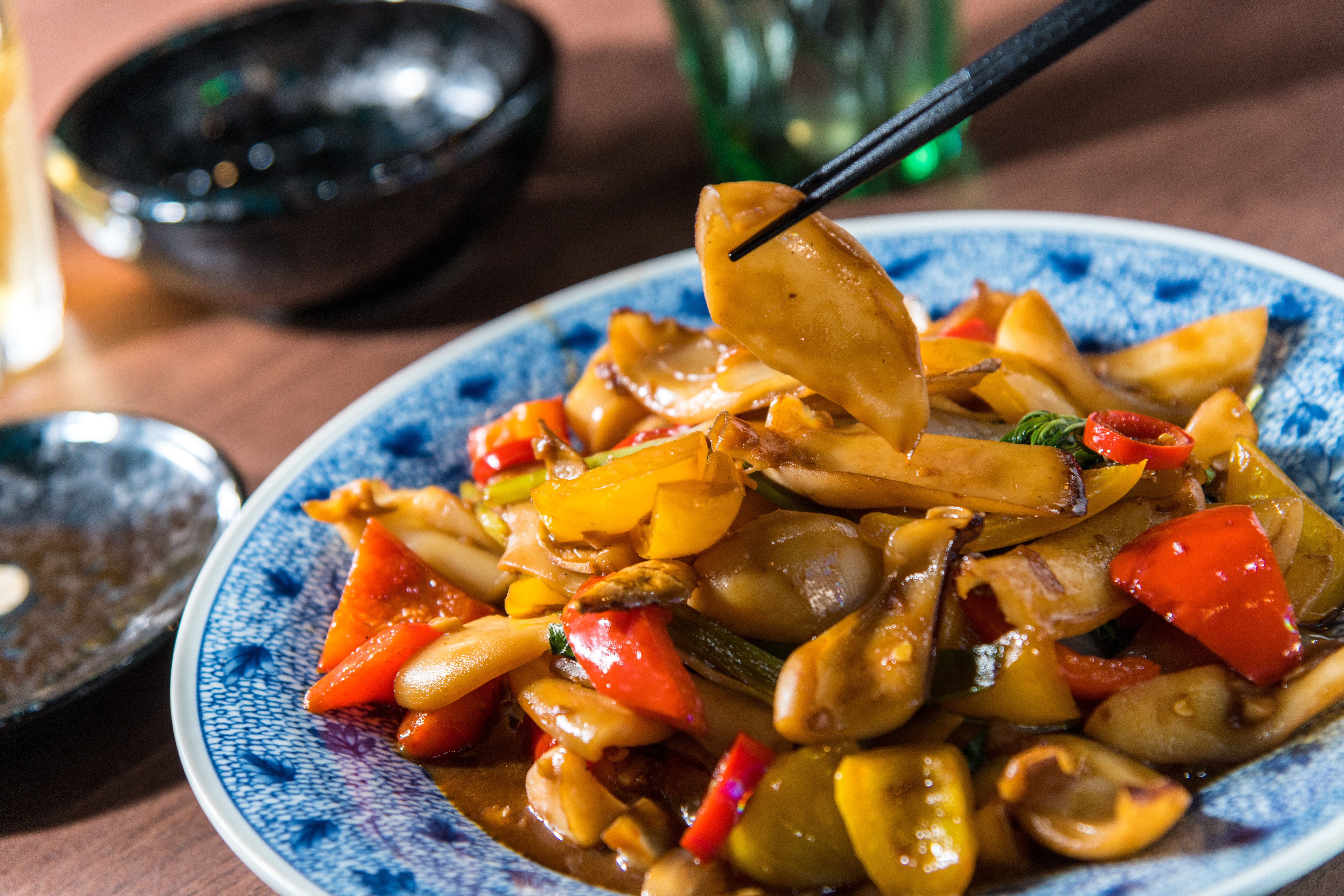 「醬燒軟絲」老闆親自手釣的軟絲，彈嫩鮮甜超下飯。