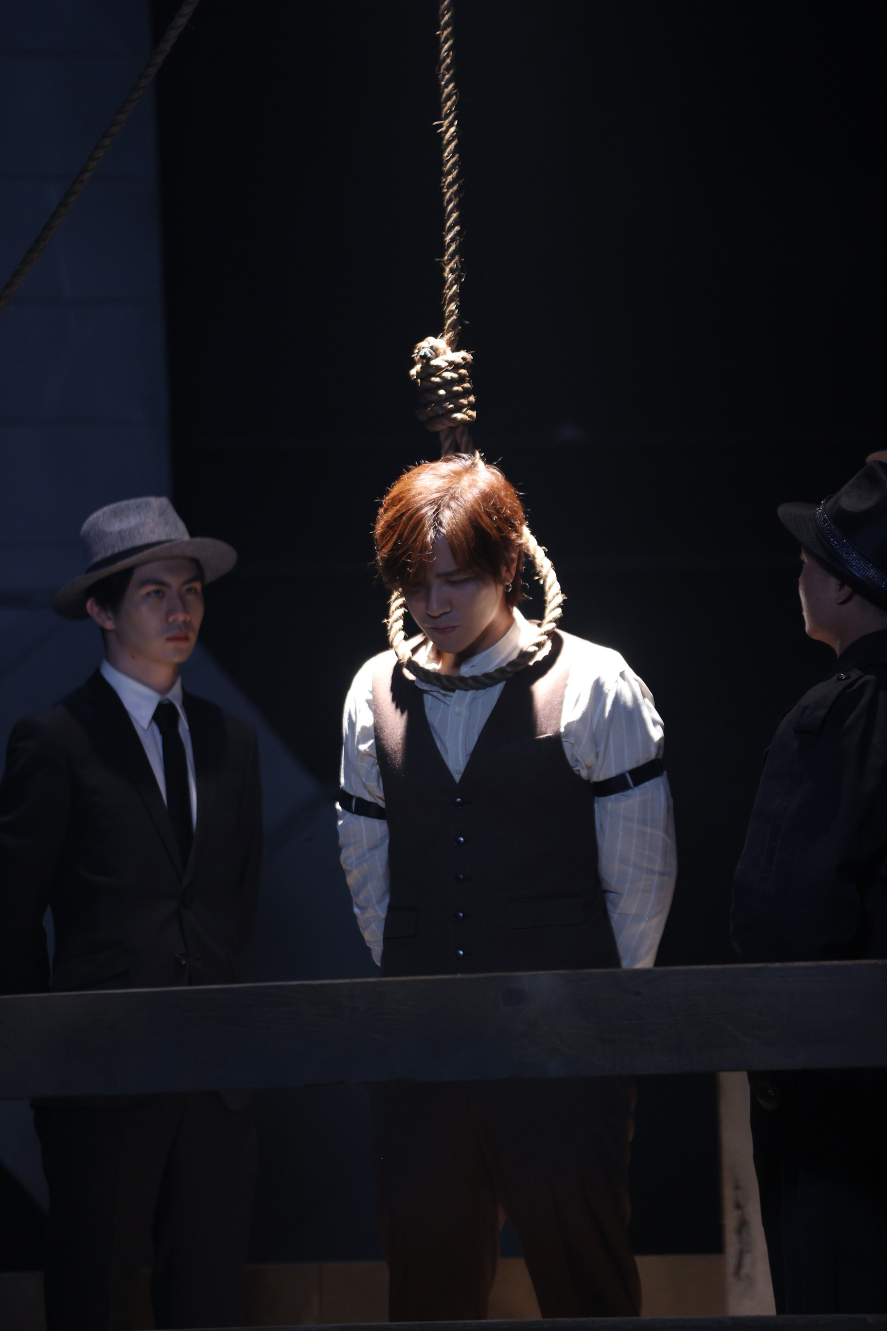 〈修羅〉MV中，羅志祥自判死刑。（無惧國際娛樂提供）