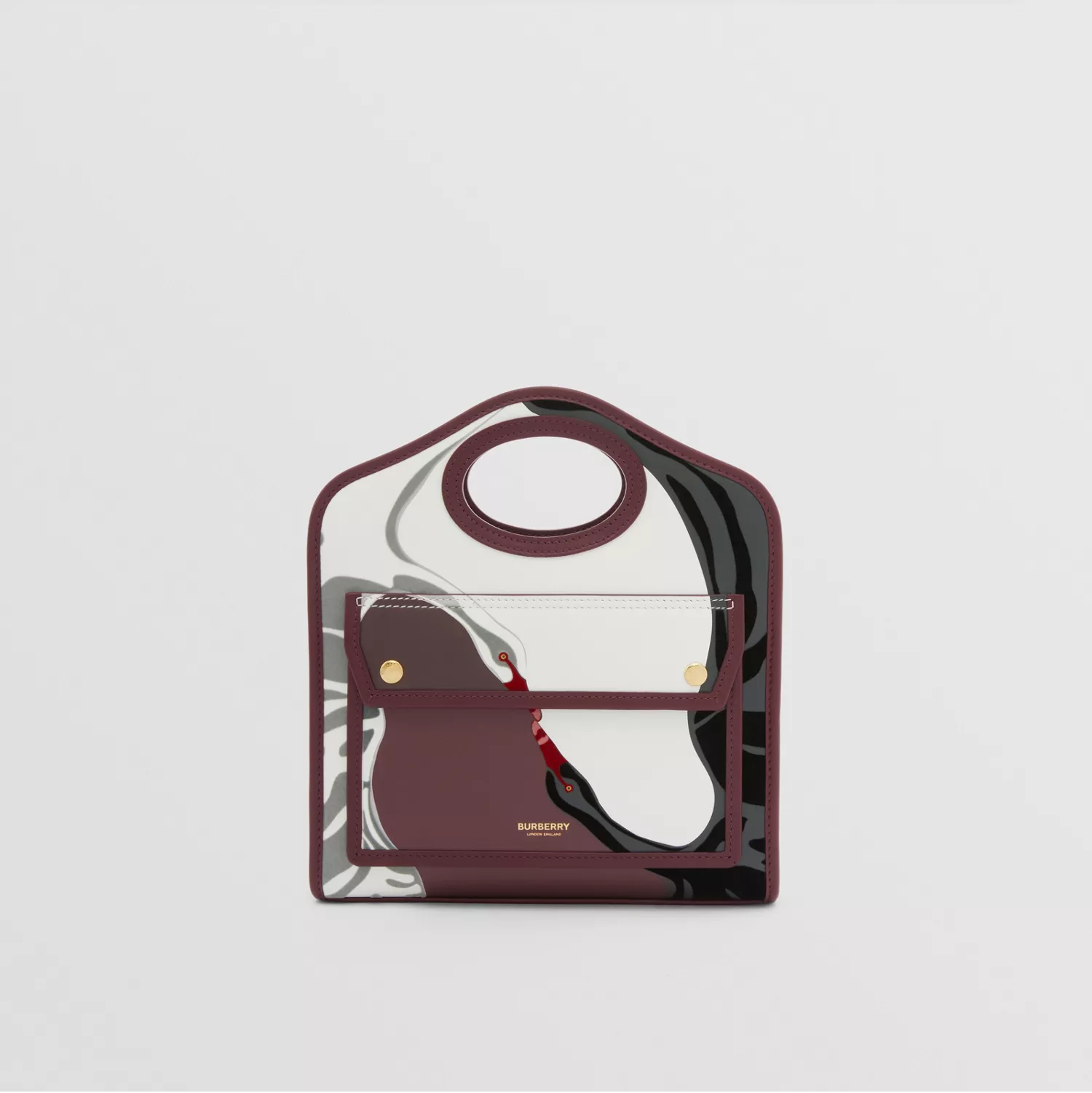 迷你天鵝圖案皮革Pocket包。NT$75,000 （BURBERRY提供）