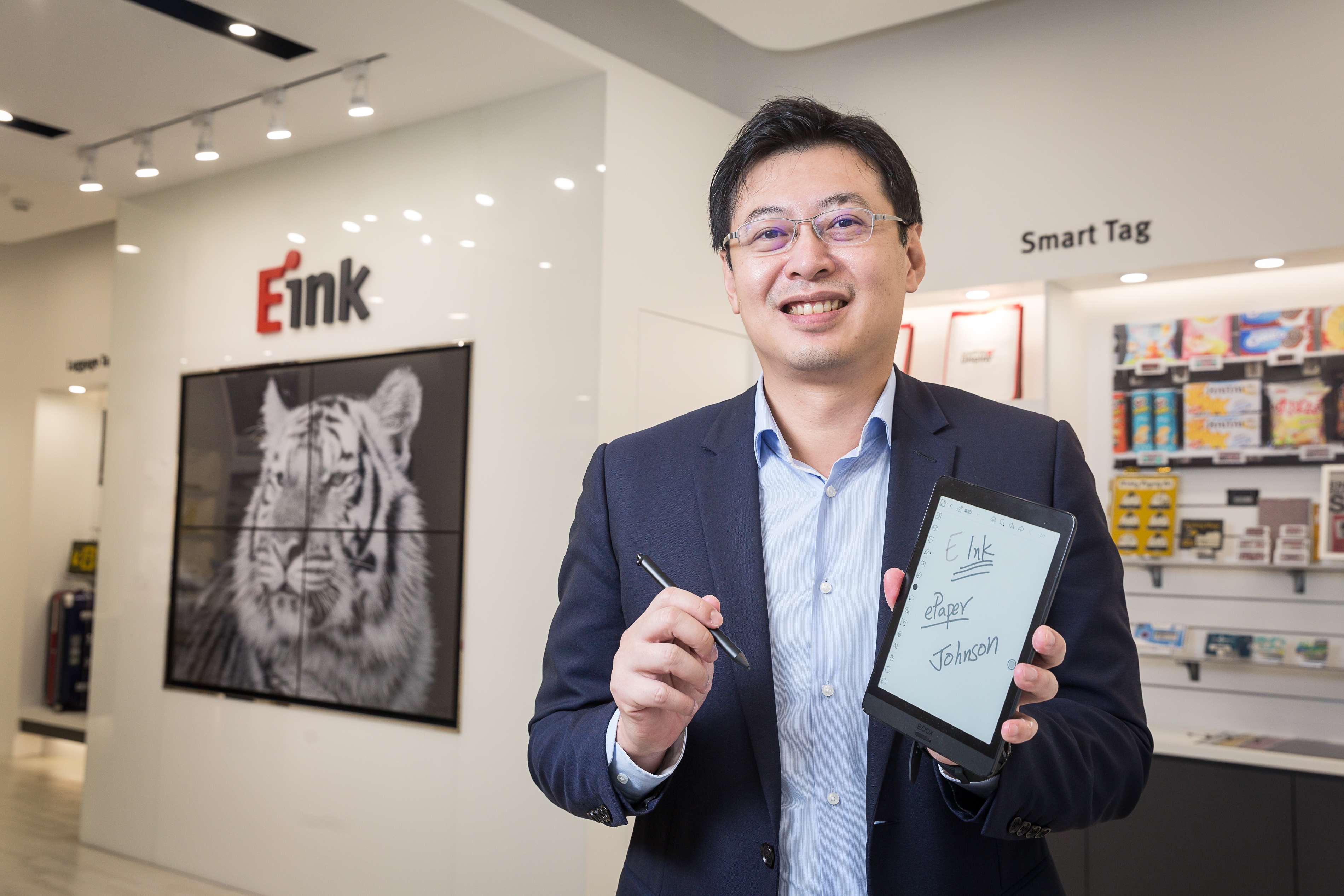 元太科技董事長李政昊表示，元太很榮幸獲得Dark Sky認證，未來元太將持續提供對環境與生態友善的智慧、低碳的電子紙產品。（本刊資料照）