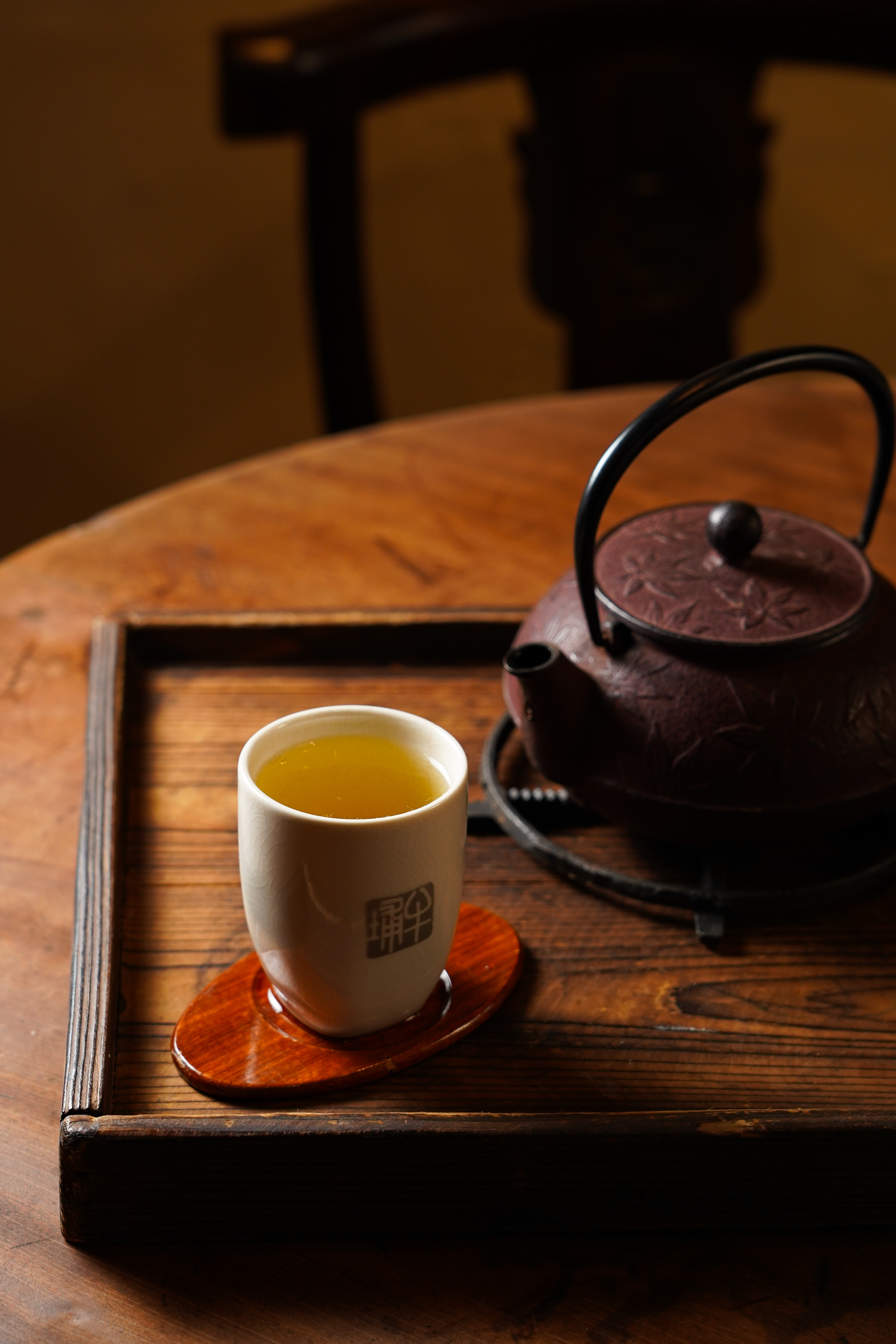 「拉拉山茶」是店內的隱藏單品，拉拉山茶區種植茶樹以烏龍為主，淺焙茶喝起來甘醇清順。（200元／壺）