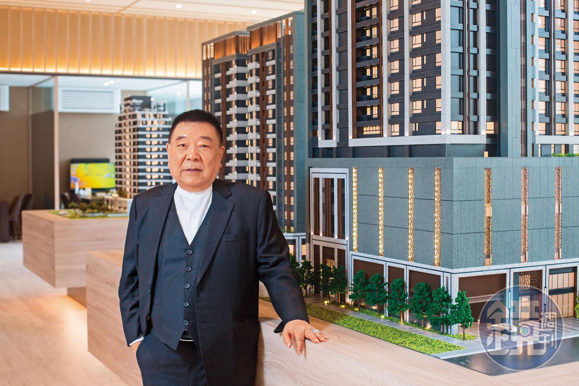 洪村騫歷經3次大起大落，負債千萬，靠膽大心細和勤做善事累積好人緣，坐穩土城地王。