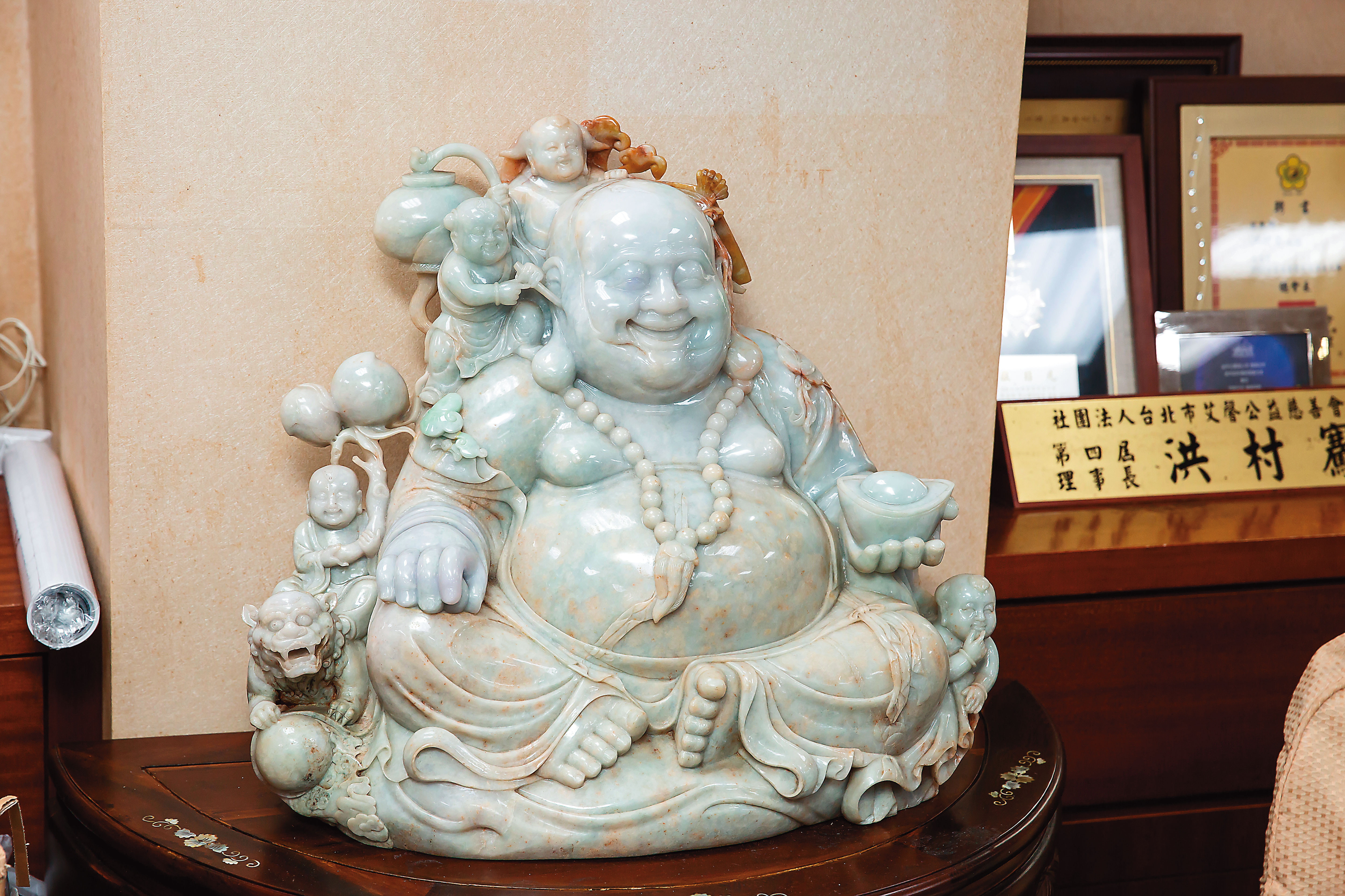 洪村騫收藏許多彌勒佛像。