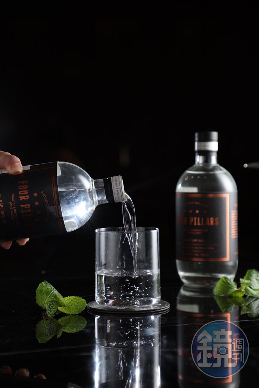 澳洲「Four Pillars Rare Dry Gin」除了薰衣草、杜松子等植物，還使用當歸、八角製作。（450元／杯、5,000元／瓶）。