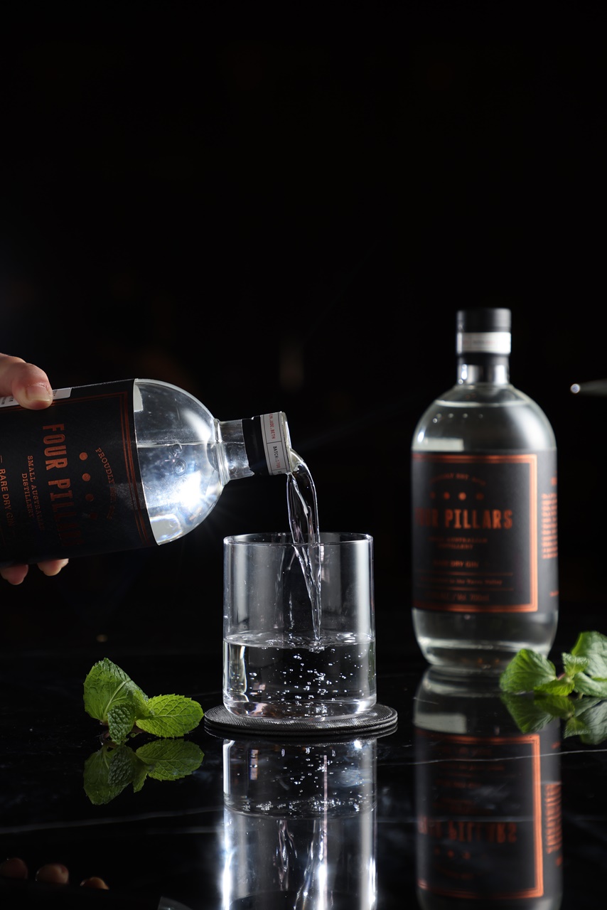 澳洲「Four Pillars Rare Dry Gin」除了薰衣草、杜松子等植物，還使用當歸、八角製作。（450元／杯、5,000元／瓶）。