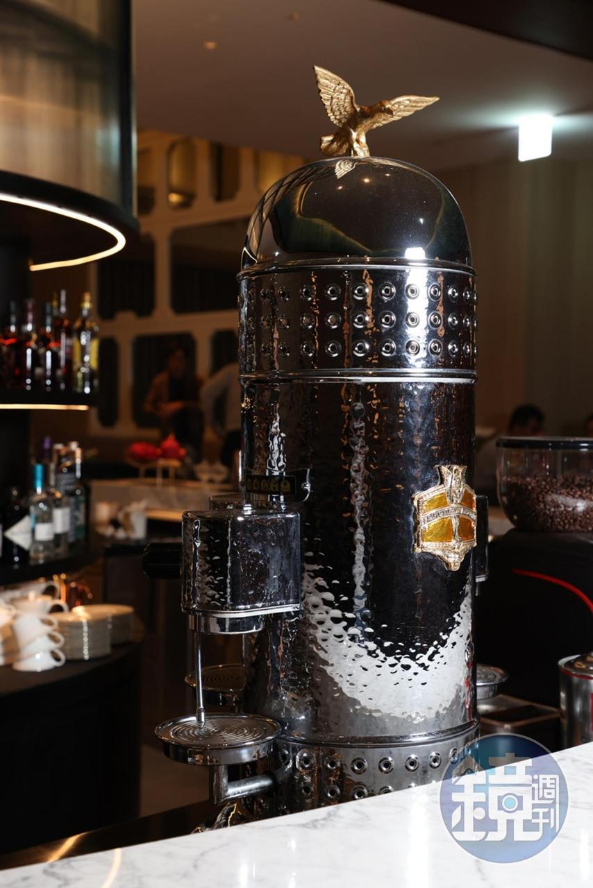 「Victoria Arduino Venus Bar」維納斯咖啡機外型復古，內建當代萃取技術。