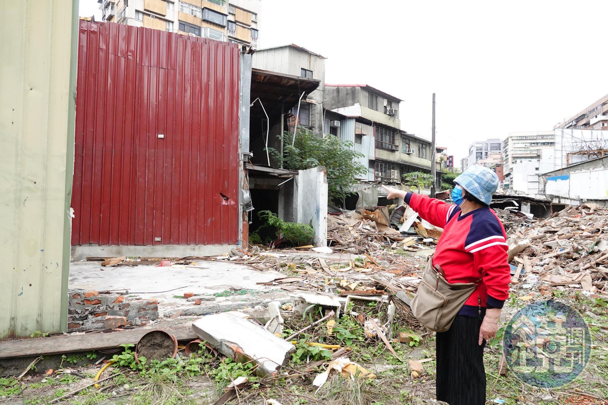 蘇杜免指控建商在法院審理期間，強拆她的古厝。