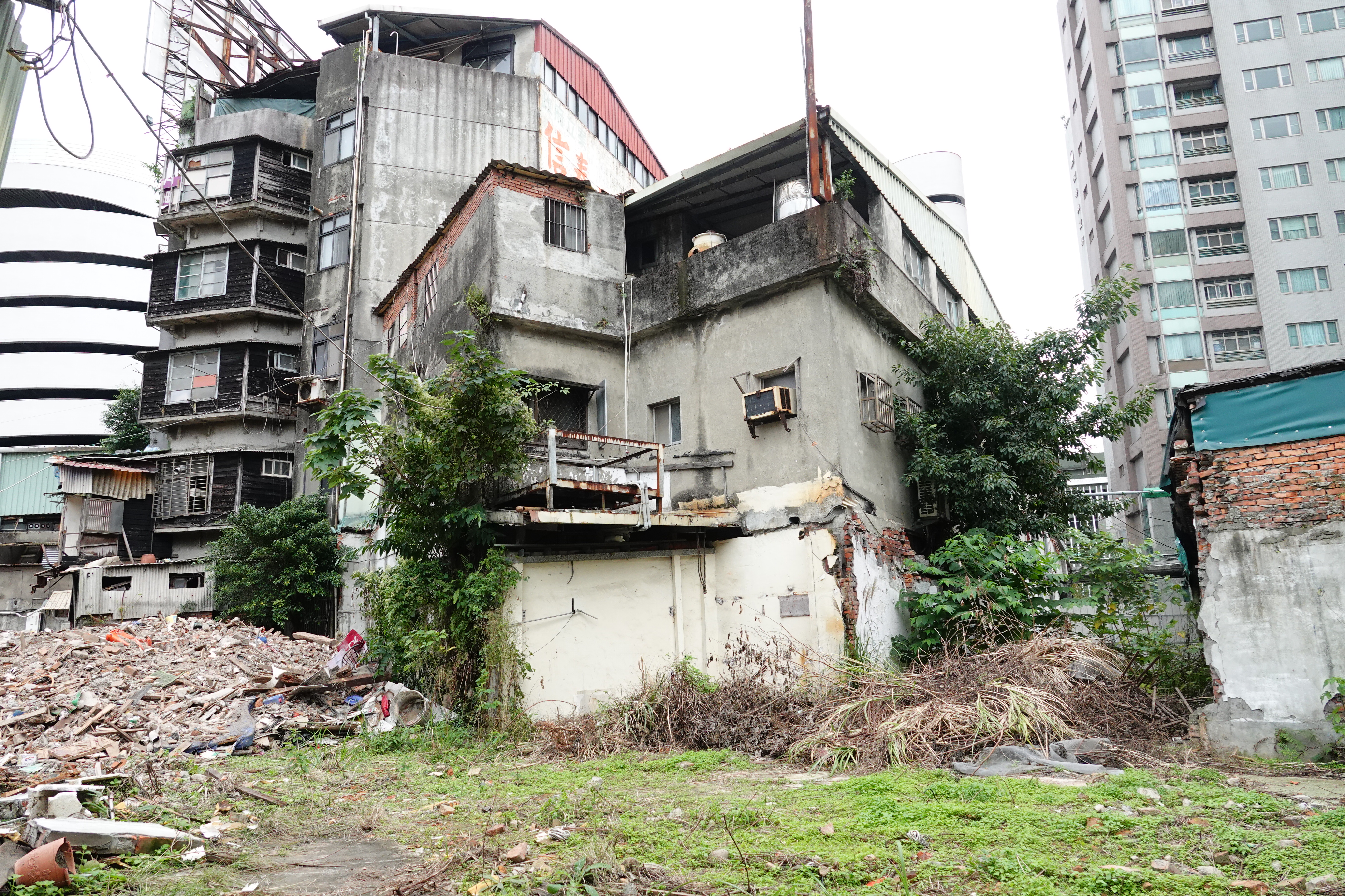 爭議古厝附近緊鄰商業區，開發利益驚人。